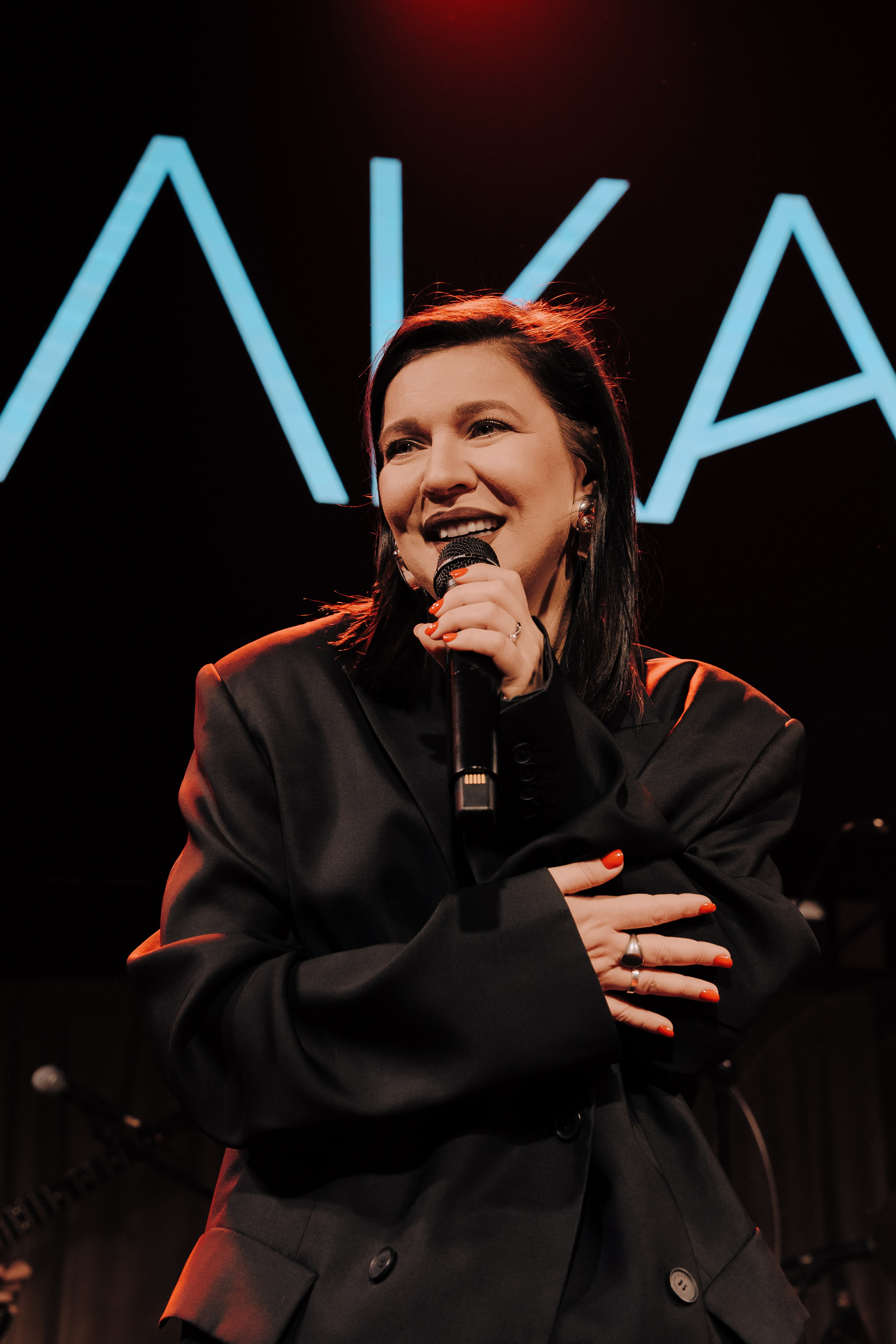 20 ЛЕТ МЕГАПОЛИС ЧЕЛЯБИНСК ХЕДЛАЙНЕР ЕЛКА. Репортажный фотограф Зуев Роман г. Челябинск