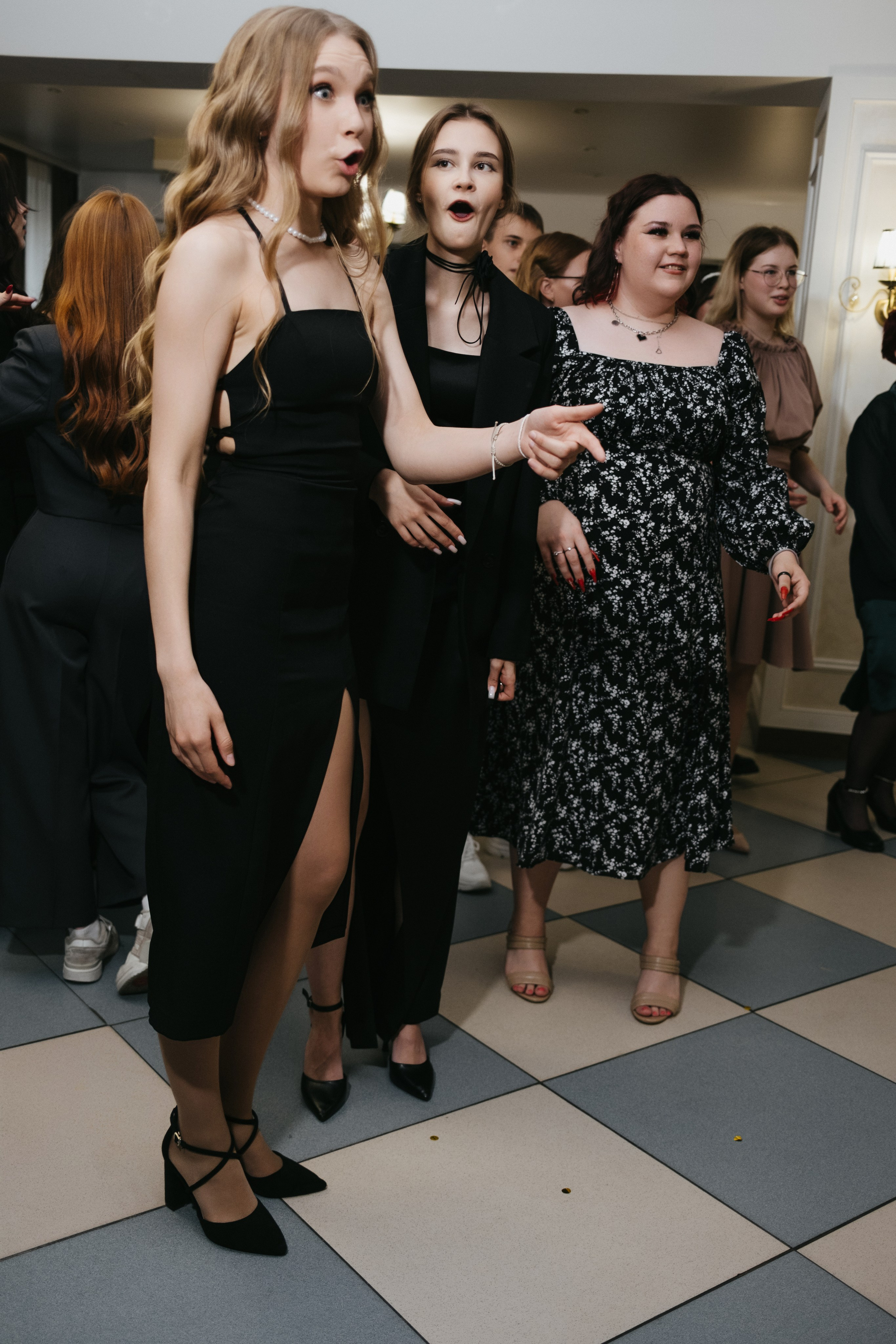 Выпускной 11 класс школы № 30. Свадебный и репортажной фотограф Денис Ожигин в Краснодаре и Краснодарском крае