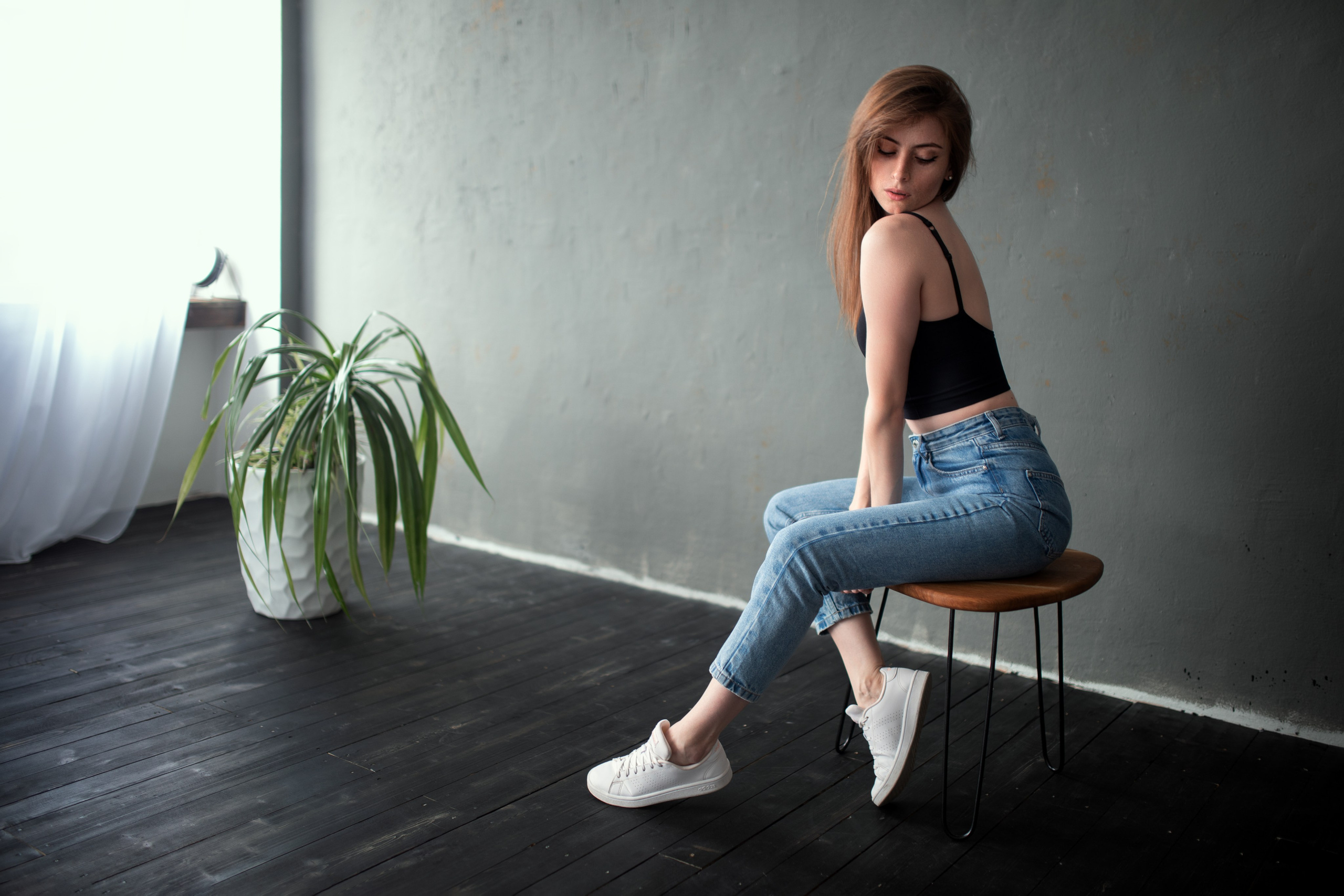 Съемка с Надеждой в студии с минимальным интерьером в формате для «себя»