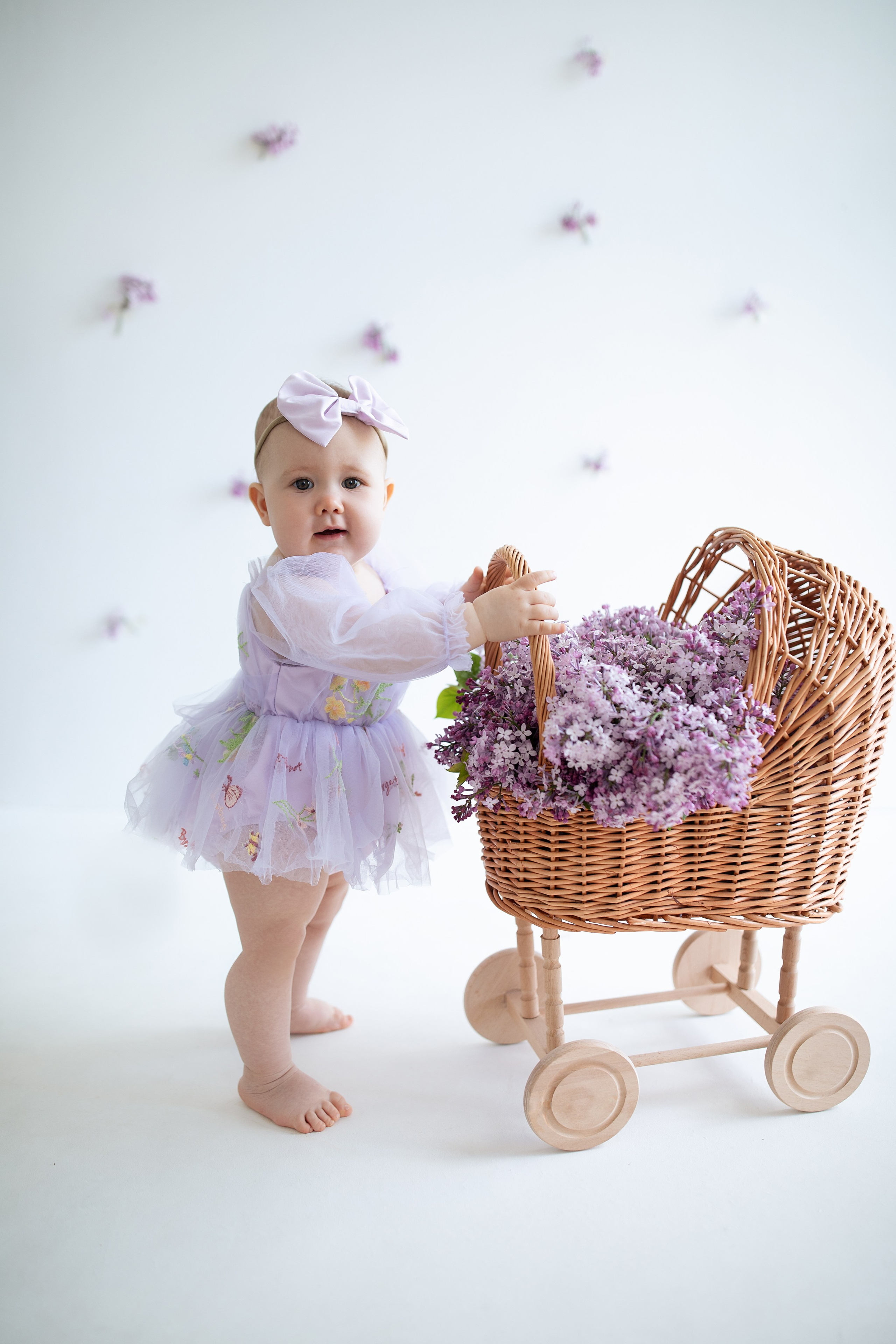 Алиса и сирень. Фотограф на годик Хабаровск Детский и семейный фотограф в Хабаровске Юлия Матвиенко