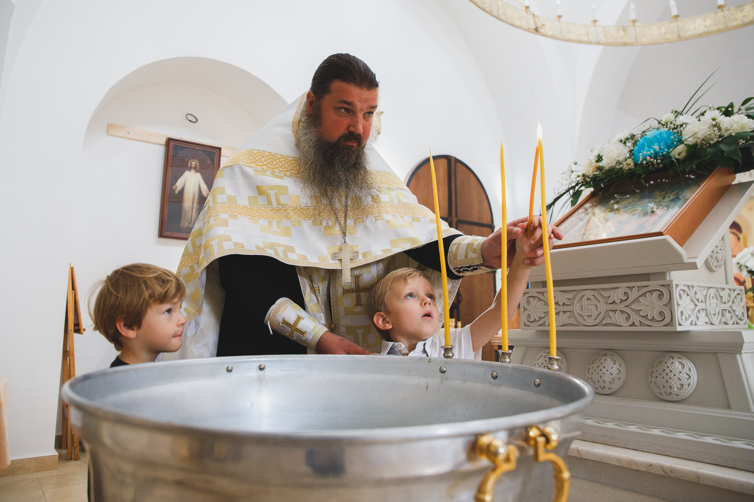 Фотосъемка крещения маленького мальчика в храме города Москвы. Семейный и школьный фотограф в Москве Анна Ткач