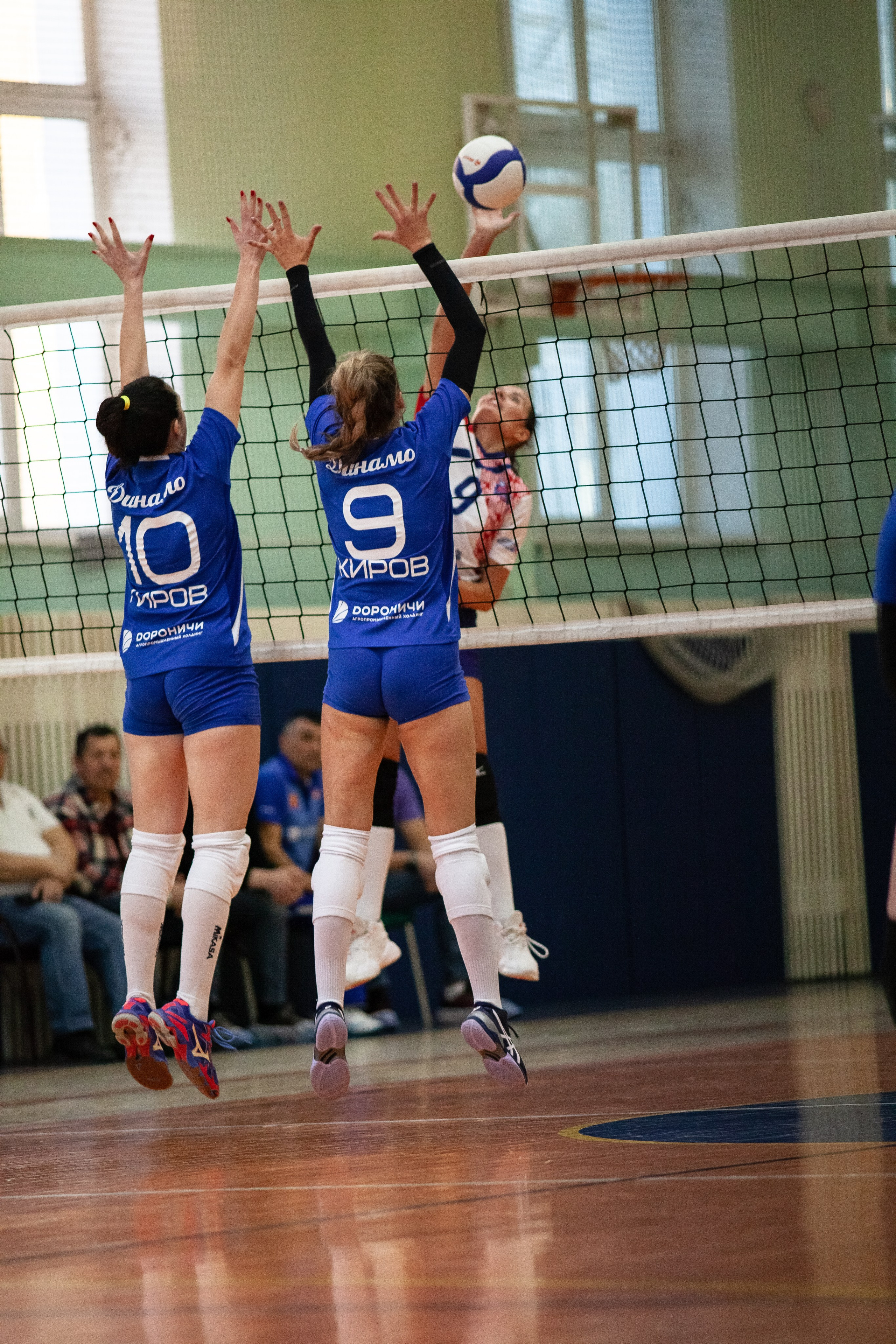 Искра (Самара) — Динамо (Киров). Фотография