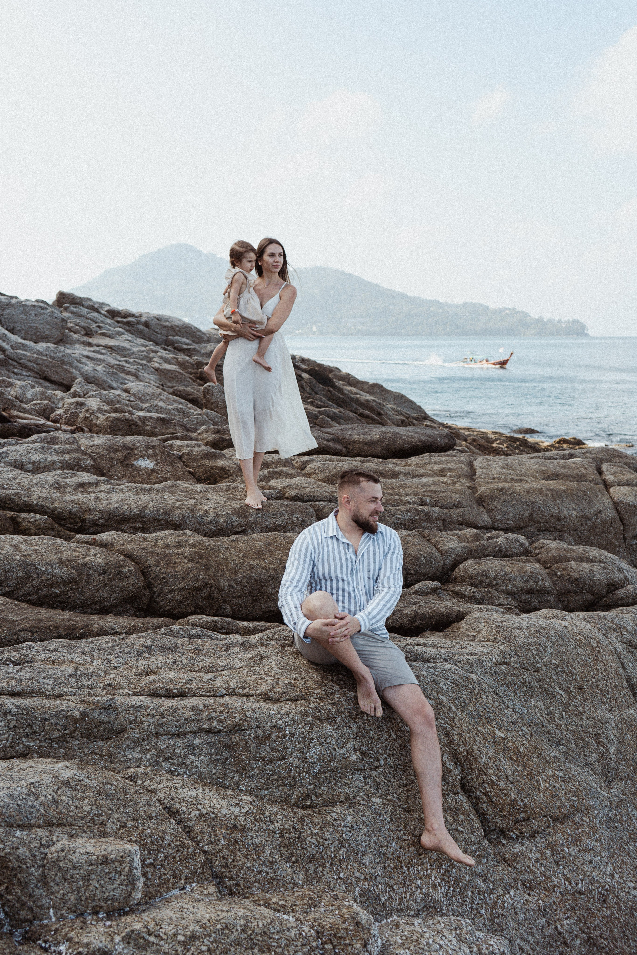 Семейная фотосъёмка на Пхукете – тепло, искренность и любовь вашей семьи на фотографиях. Ян Долматов — фотограф, видеограф и продюсер на Пхукете, Таиланд