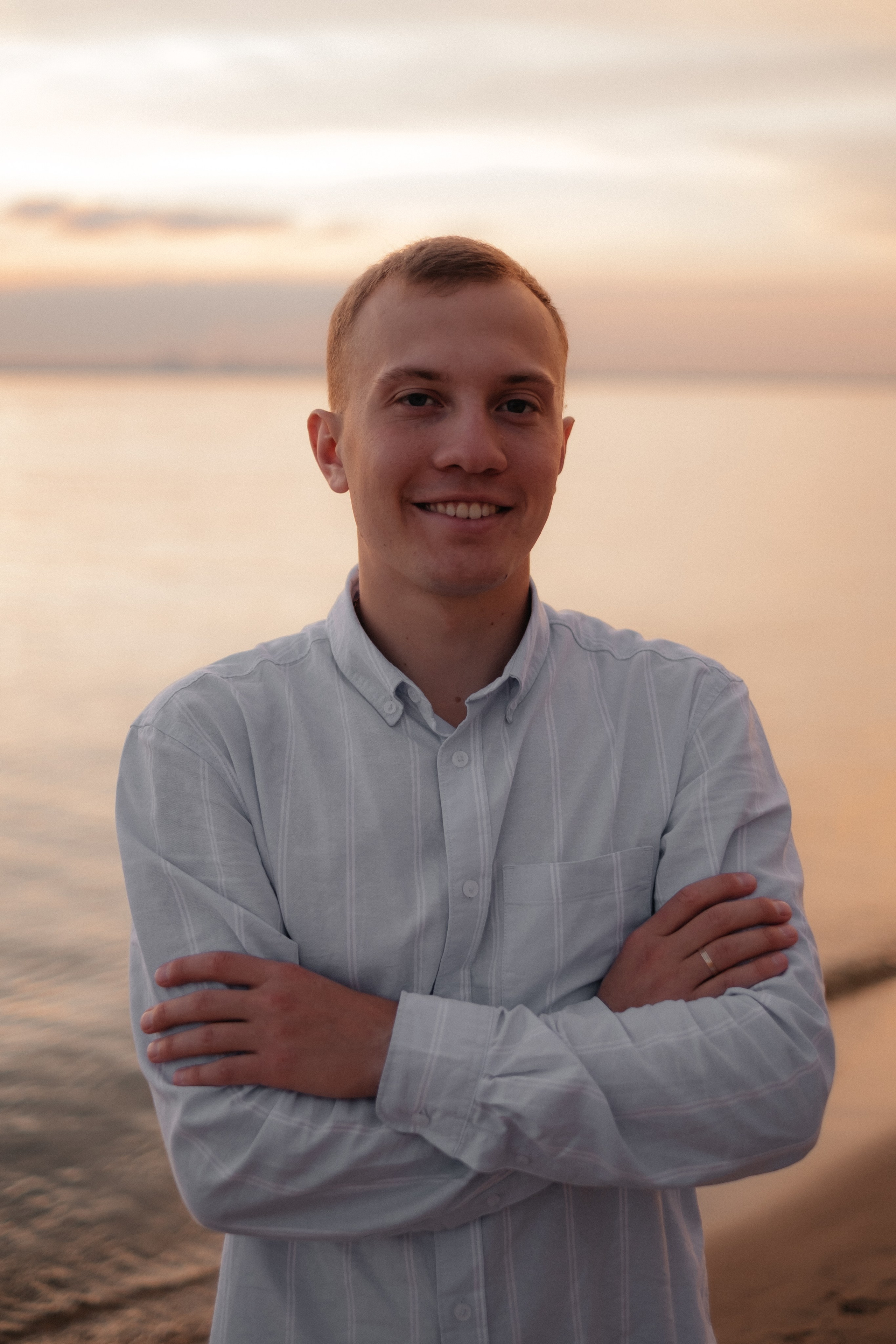 Алина, Ярослав и Тая на берегу. Фотограф в Новосибирске Диана Ильиных