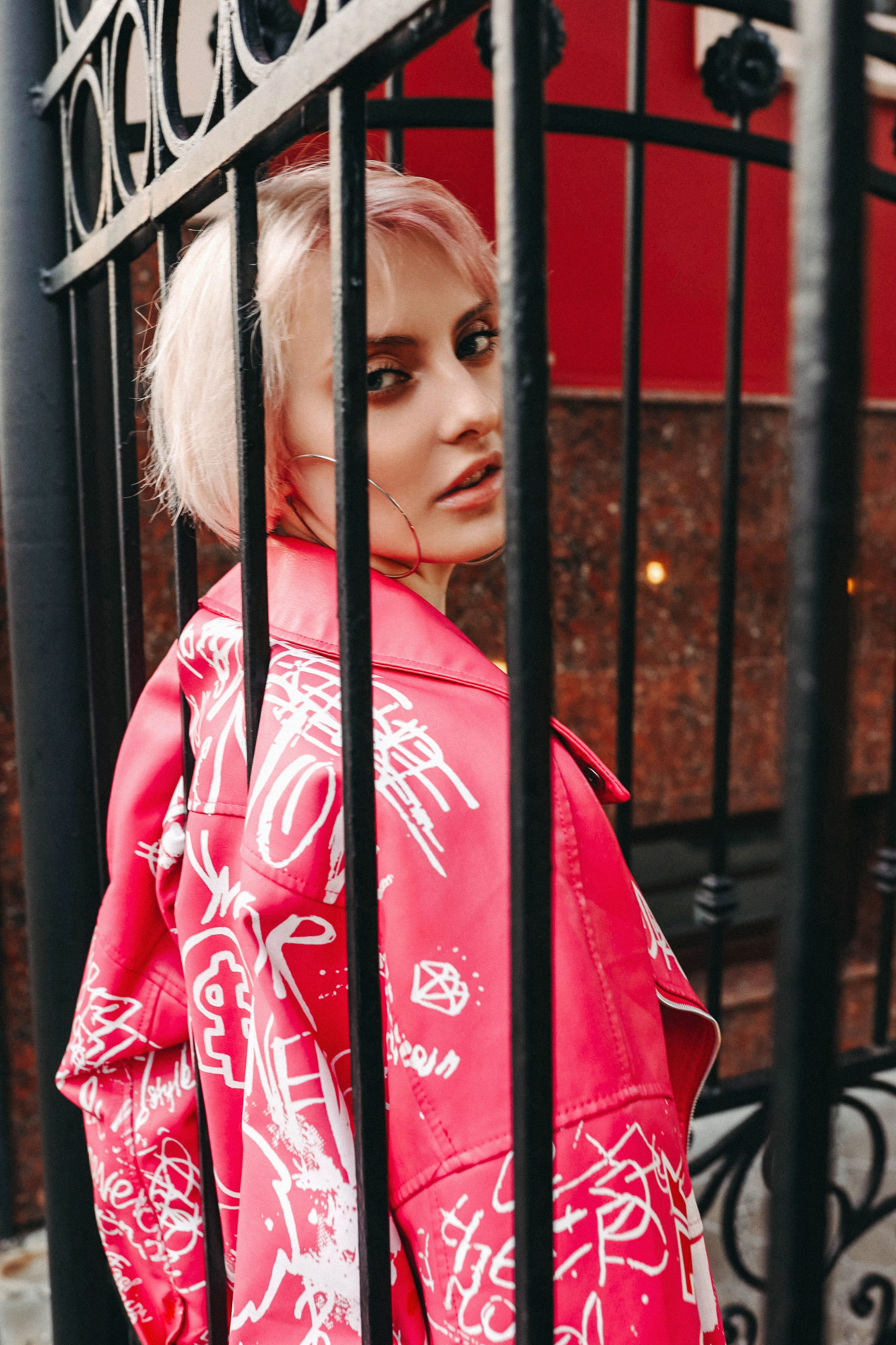 Женская летняя прогулочная фотосессия в Москве. Свадебный и семейный фотограф в Москве