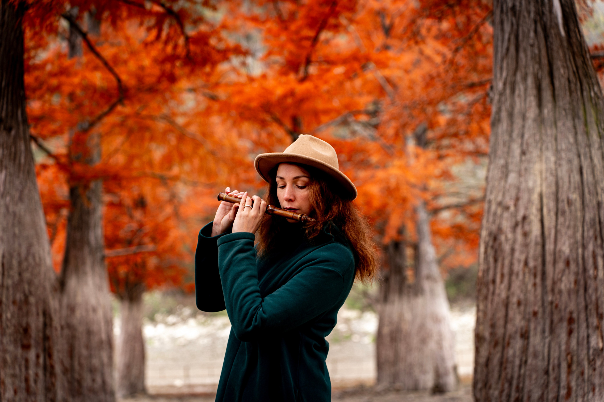 Осенняя фотосессия в Анапе — яркие кипарисы. Семейный и детский фотограф Екатерина Черняева. Снимаю портреты, love story, фотопрогулки, работаю на улице, в кафе, студии, дома у клиента