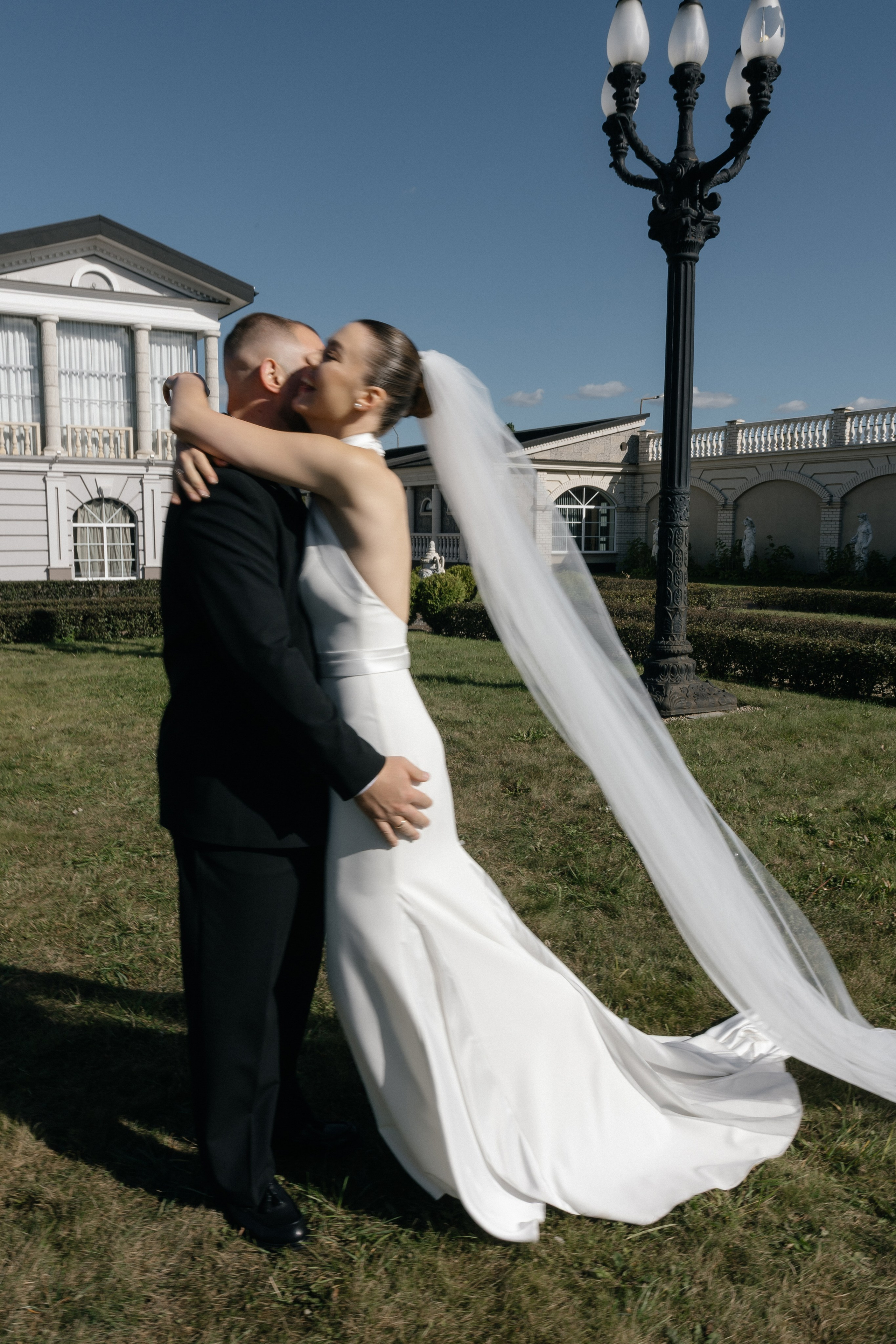 Wedding day in VERSAL PARK. Wedding PHOTOGRAPHER Andrew Vnukov