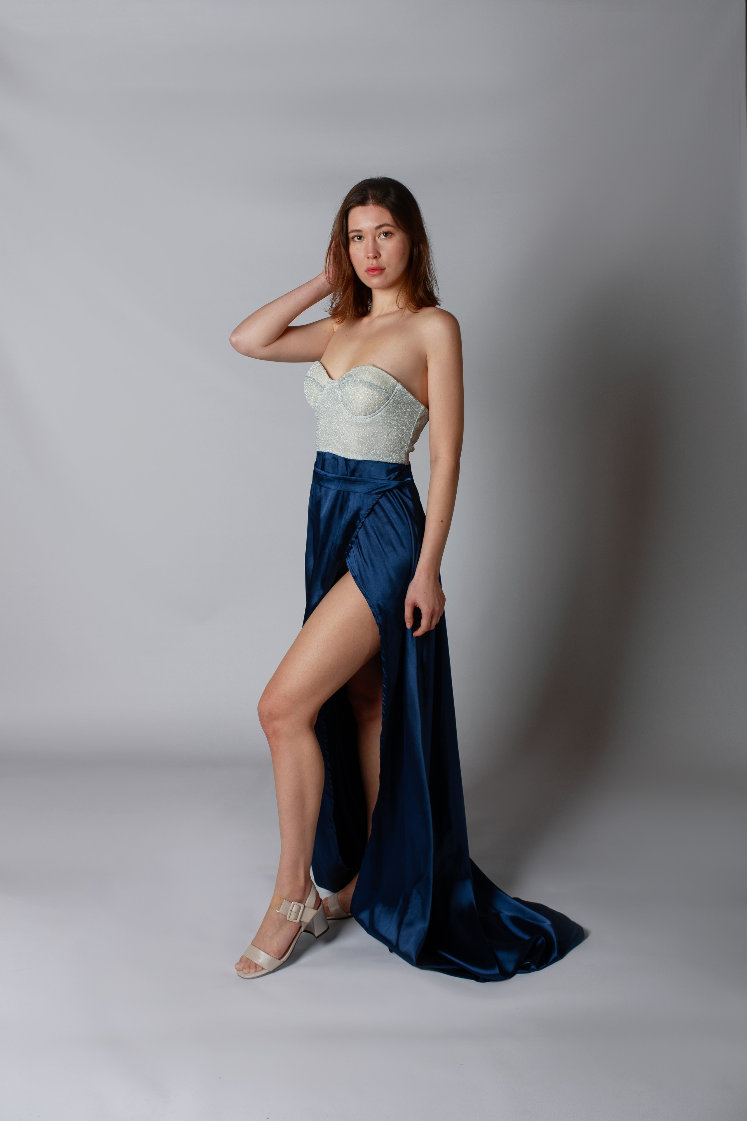 Синее платье с блестящим корсетом напрокат в Севастополе