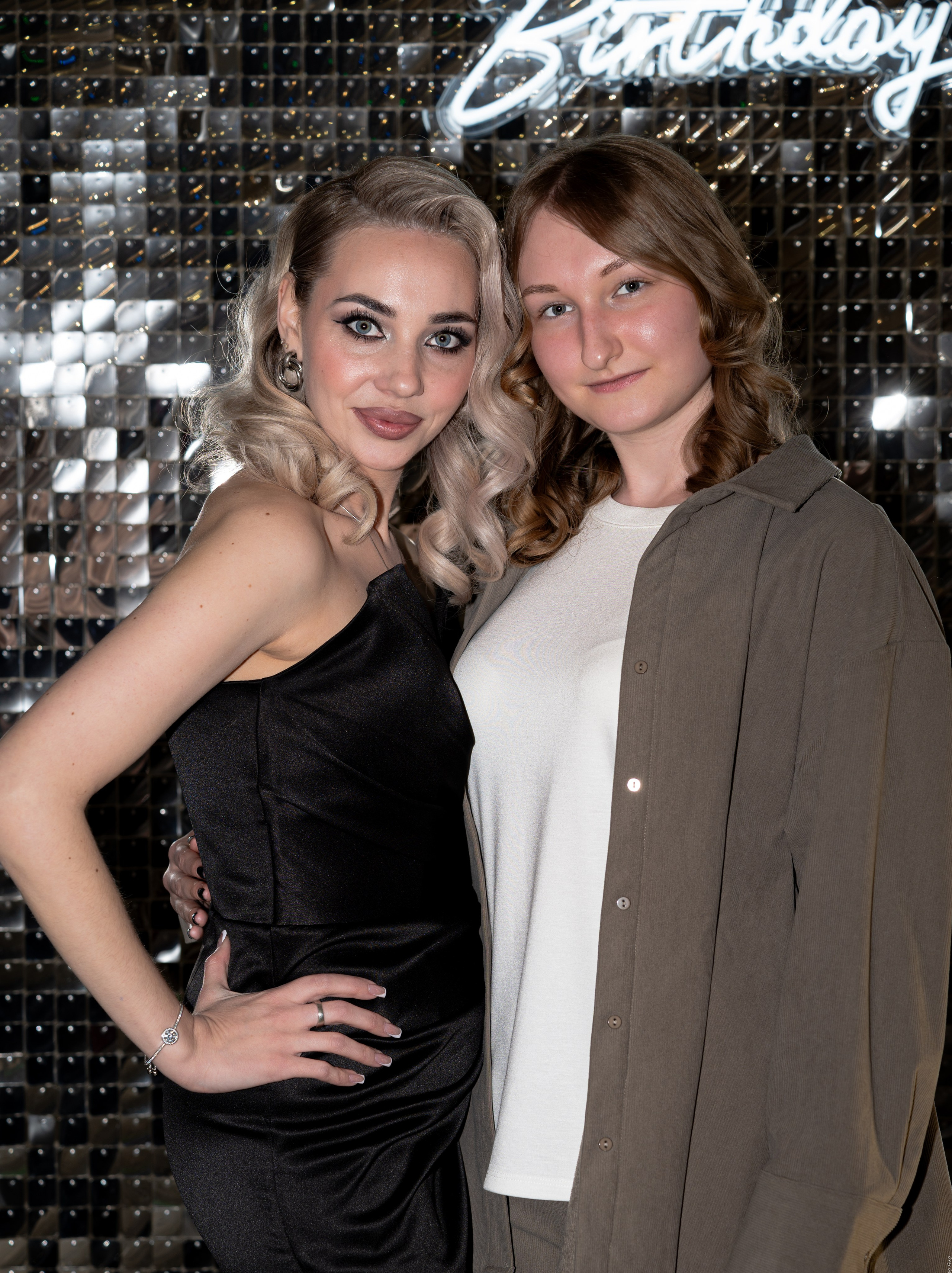 Юбилей в ресторане «LION» съёмка на фотозоне. Фотограф мероприятий и студийные съёмки в Челябинске Евгения Foxy