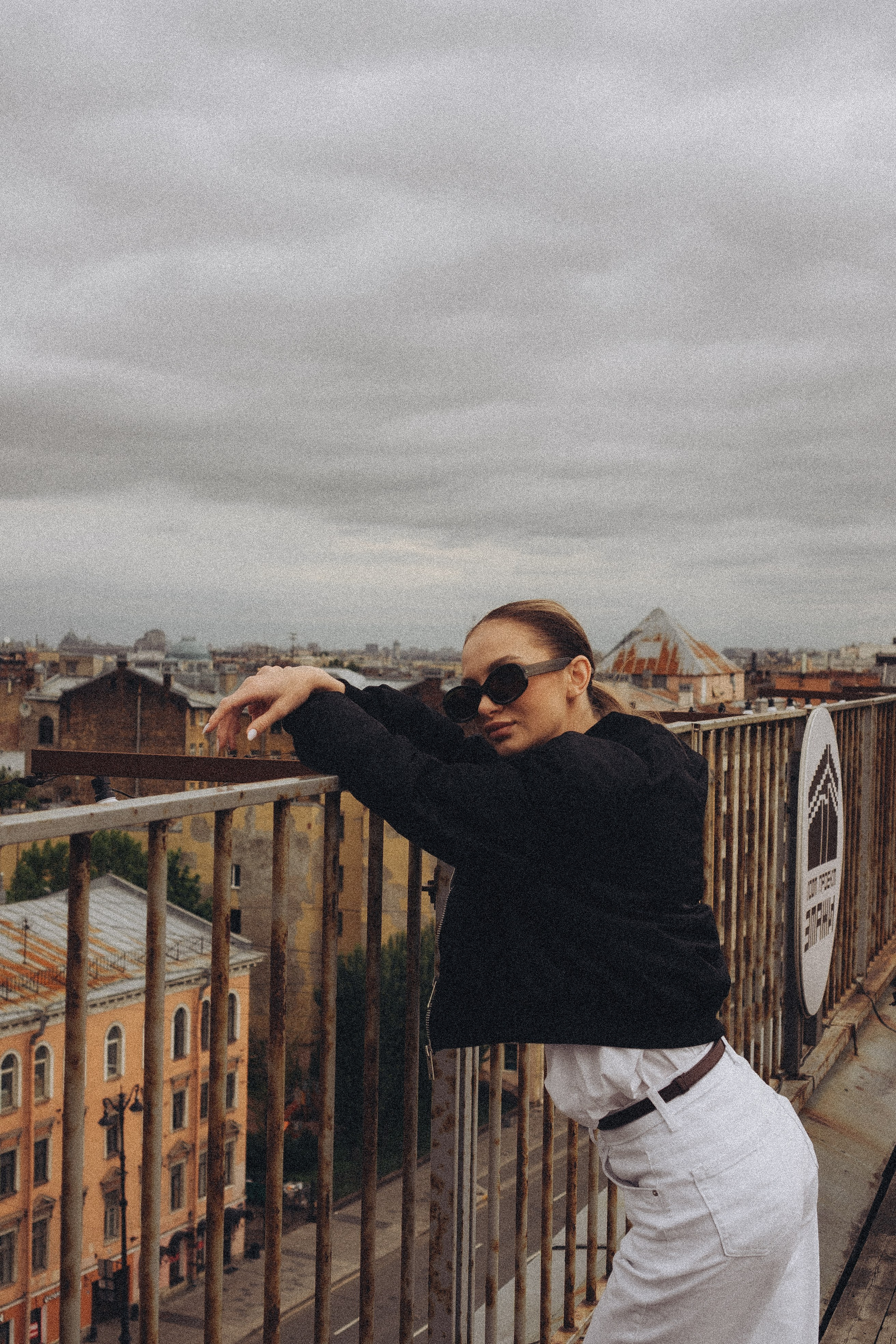 МЫ ГУЛЯЛИ ПРО КРЫШАМ ПИТЕРА. Профессиональный фотограф, Санкт-Петербург — Виктория Богомолова