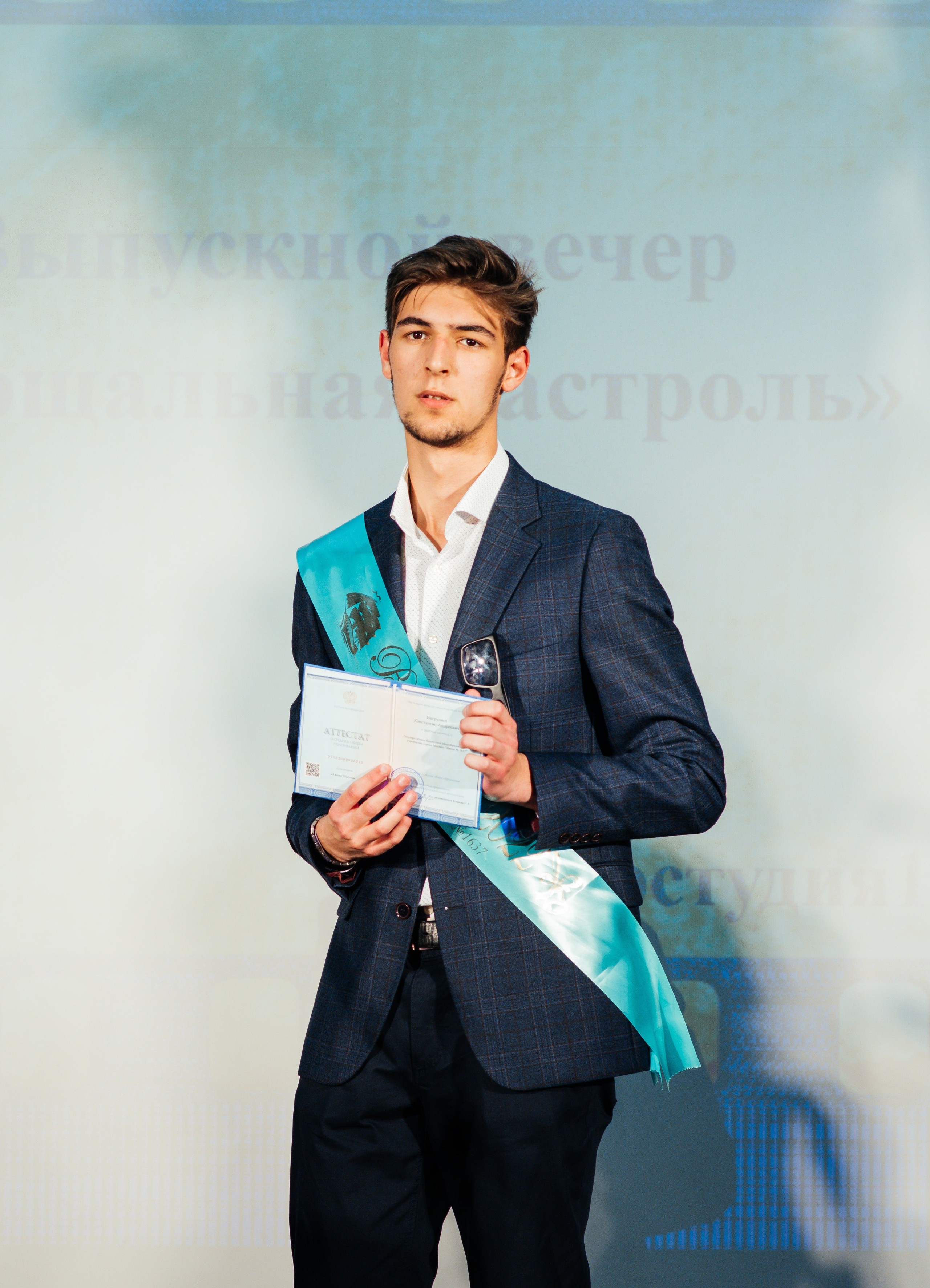 Вручение аттестатов. Выпускные альбомы в Подольске Москве и МО