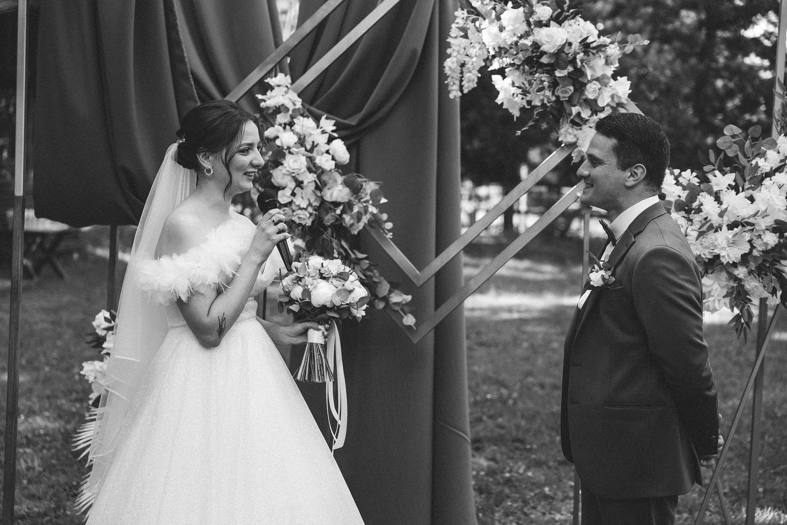 Свадебная фотосессия со сборами в отеле Artiland. Свадебный фотограф в Москве — Оскар Гелманов