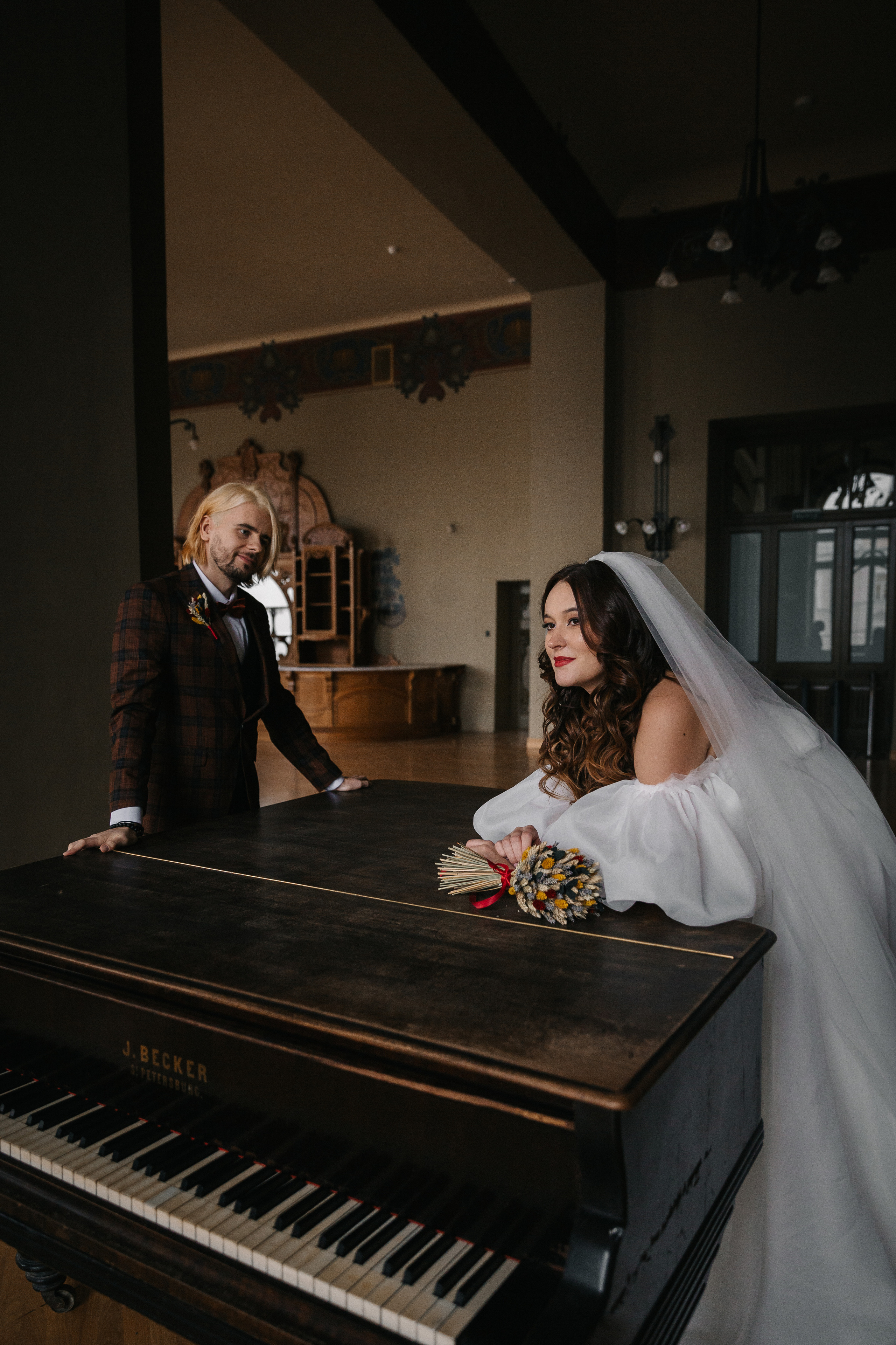 НОЯБРЬ| Дворец № 1, Новая Голландия, Витебский вокзал,. Свадебный фотограф в Санкт-Петербурге Полина Корзухина