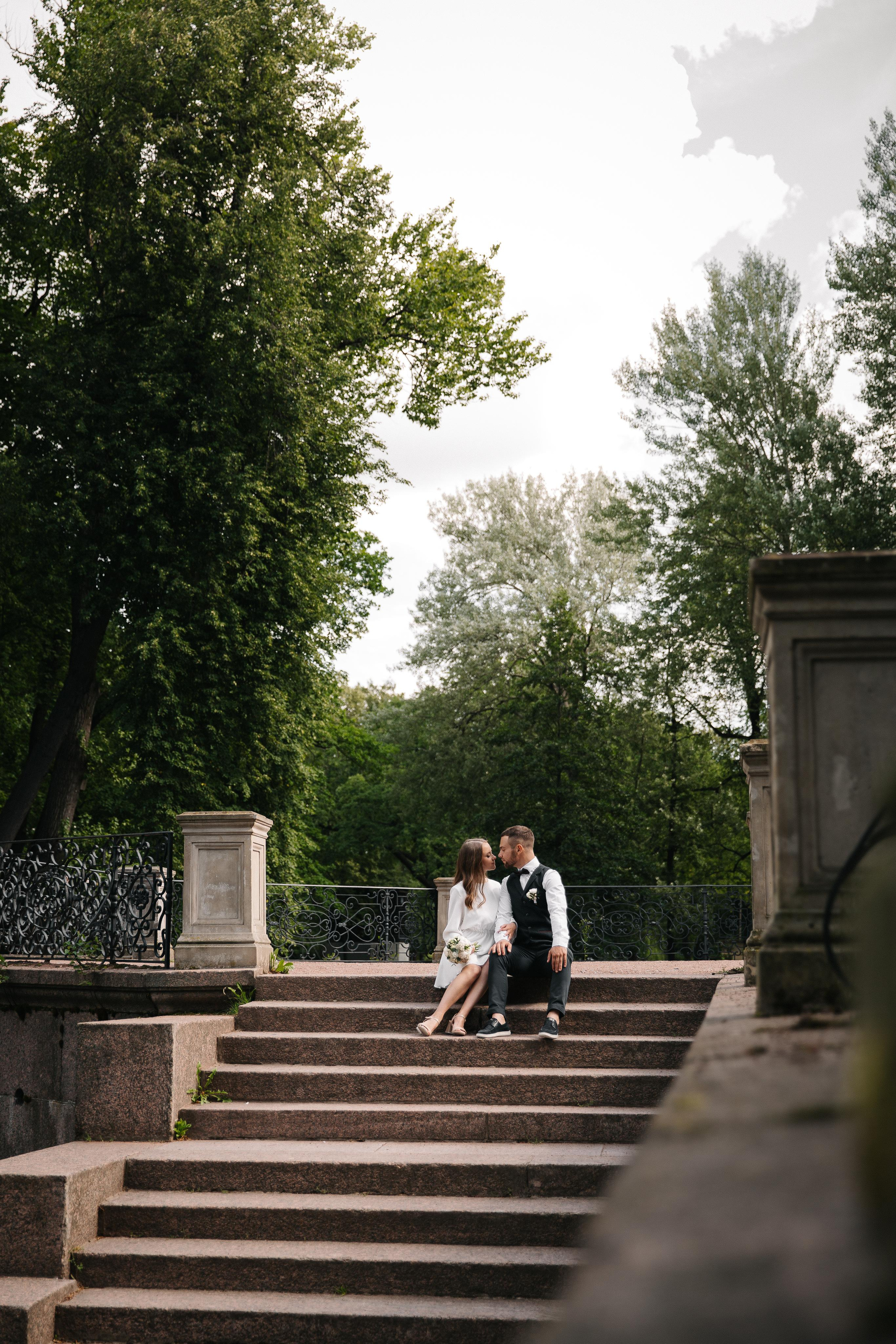 ПЕТРОГРАДСКИЙ ЗАГС | Август, Лопухинский сад, Петропавловка. Свадебный фотограф в Санкт-Петербурге Полина Корзухина