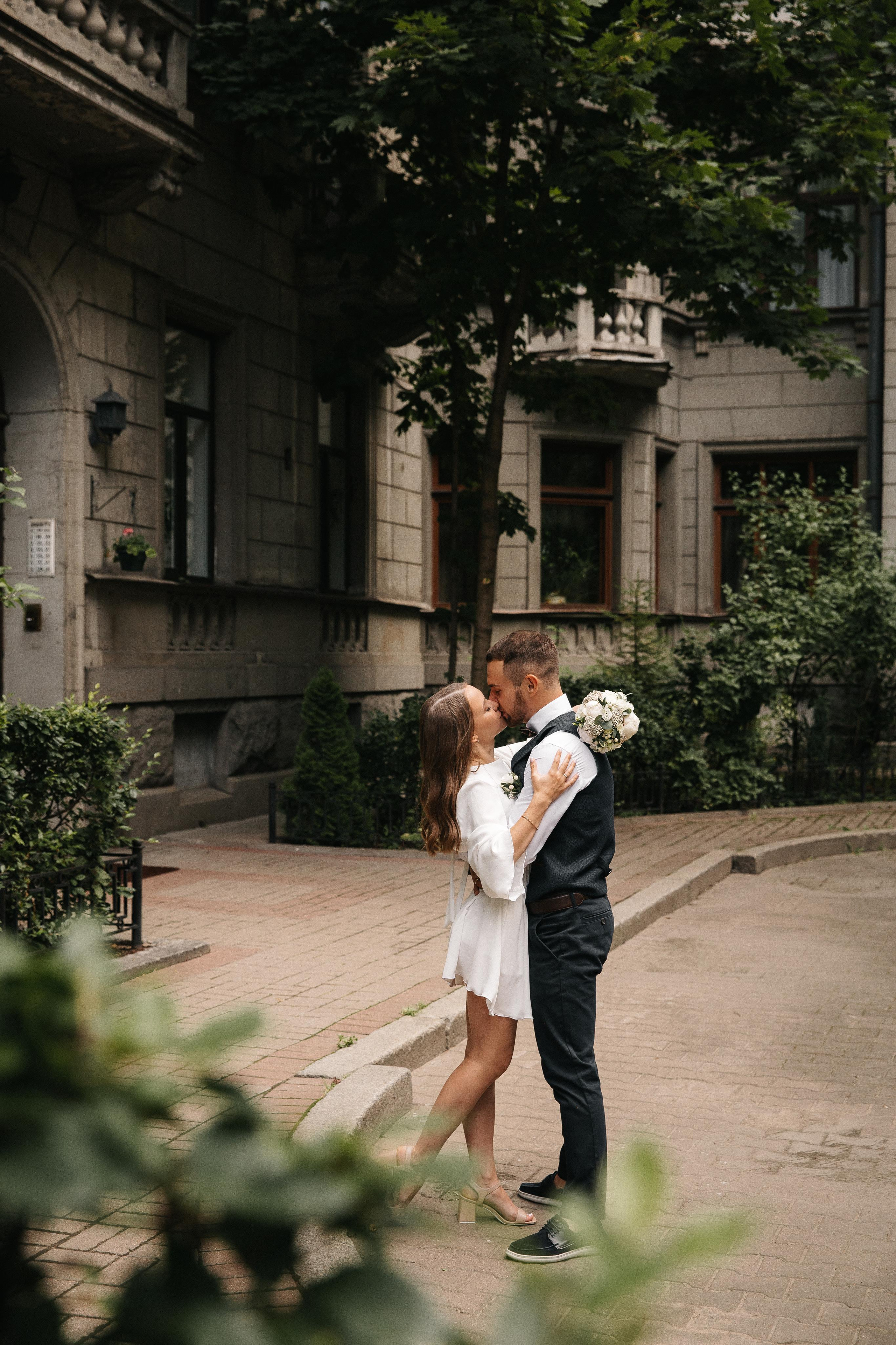 ПЕТРОГРАДСКИЙ ЗАГС | Август, Лопухинский сад, Петропавловка. Свадебный фотограф в Санкт-Петербурге Полина Корзухина