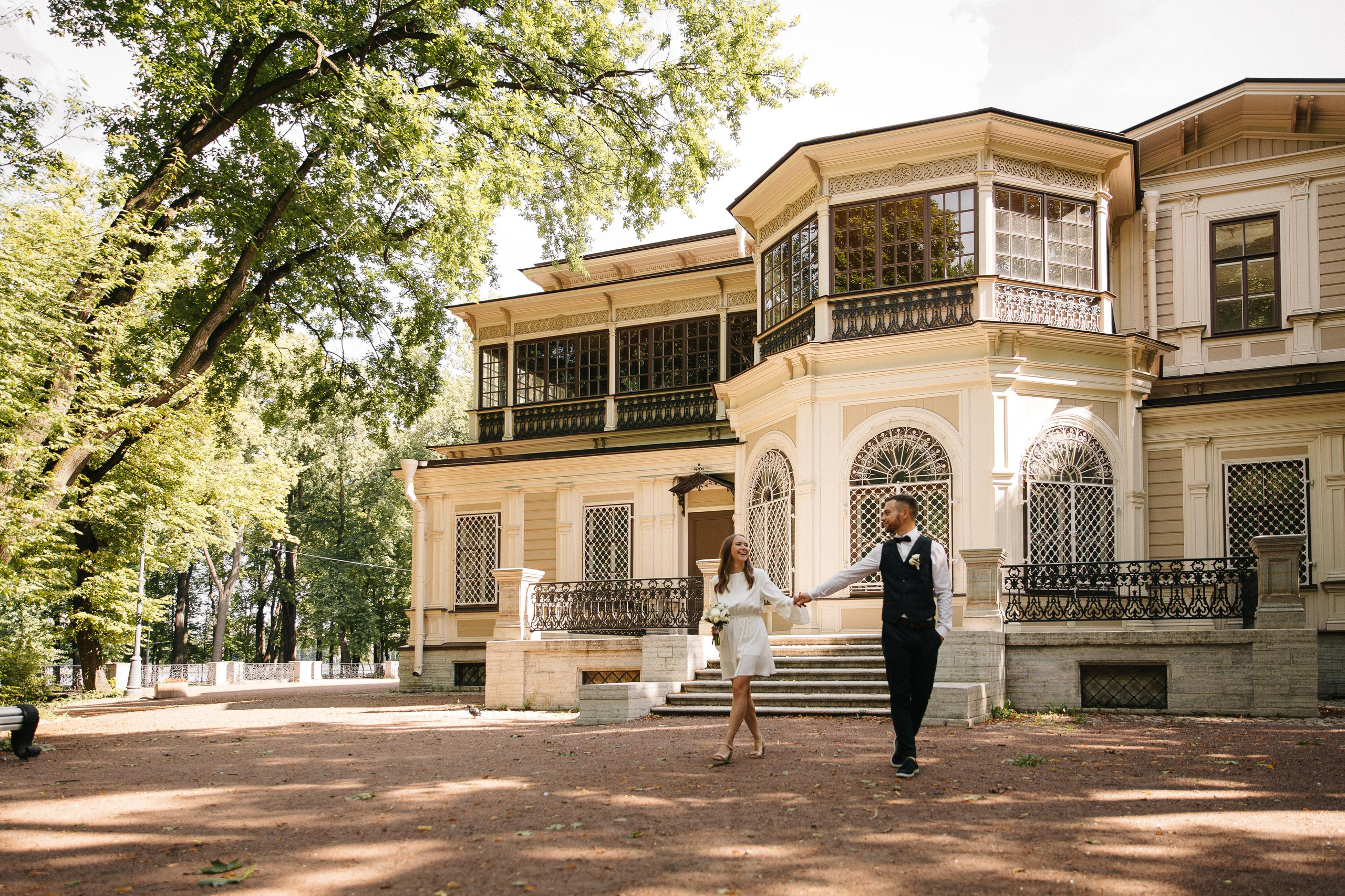 ПЕТРОГРАДСКИЙ ЗАГС | Август, Лопухинский сад, Петропавловка. Свадебный фотограф в Санкт-Петербурге Полина Корзухина