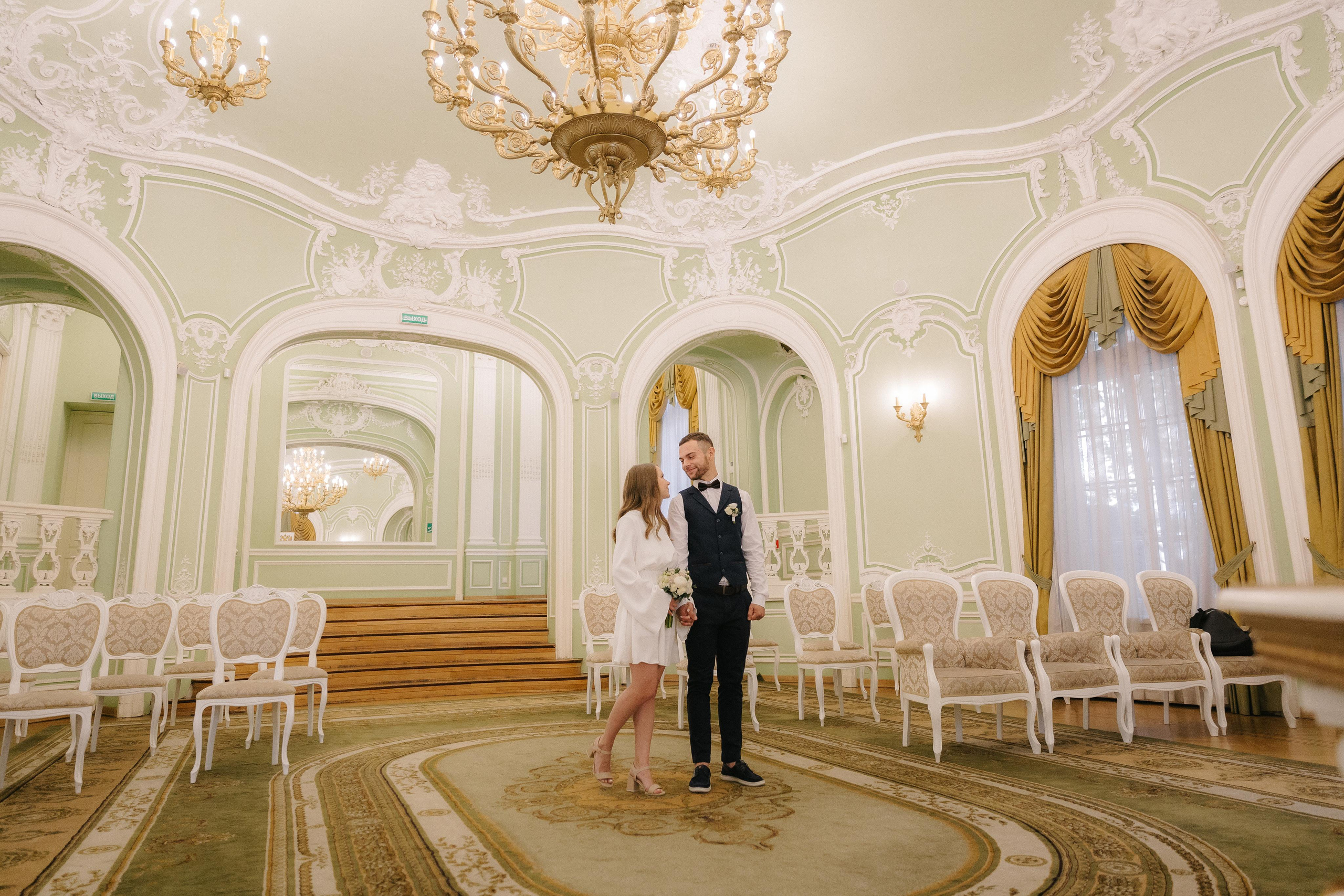 ПЕТРОГРАДСКИЙ ЗАГС | Август, Лопухинский сад, Петропавловка. Свадебный фотограф в Санкт-Петербурге Полина Корзухина