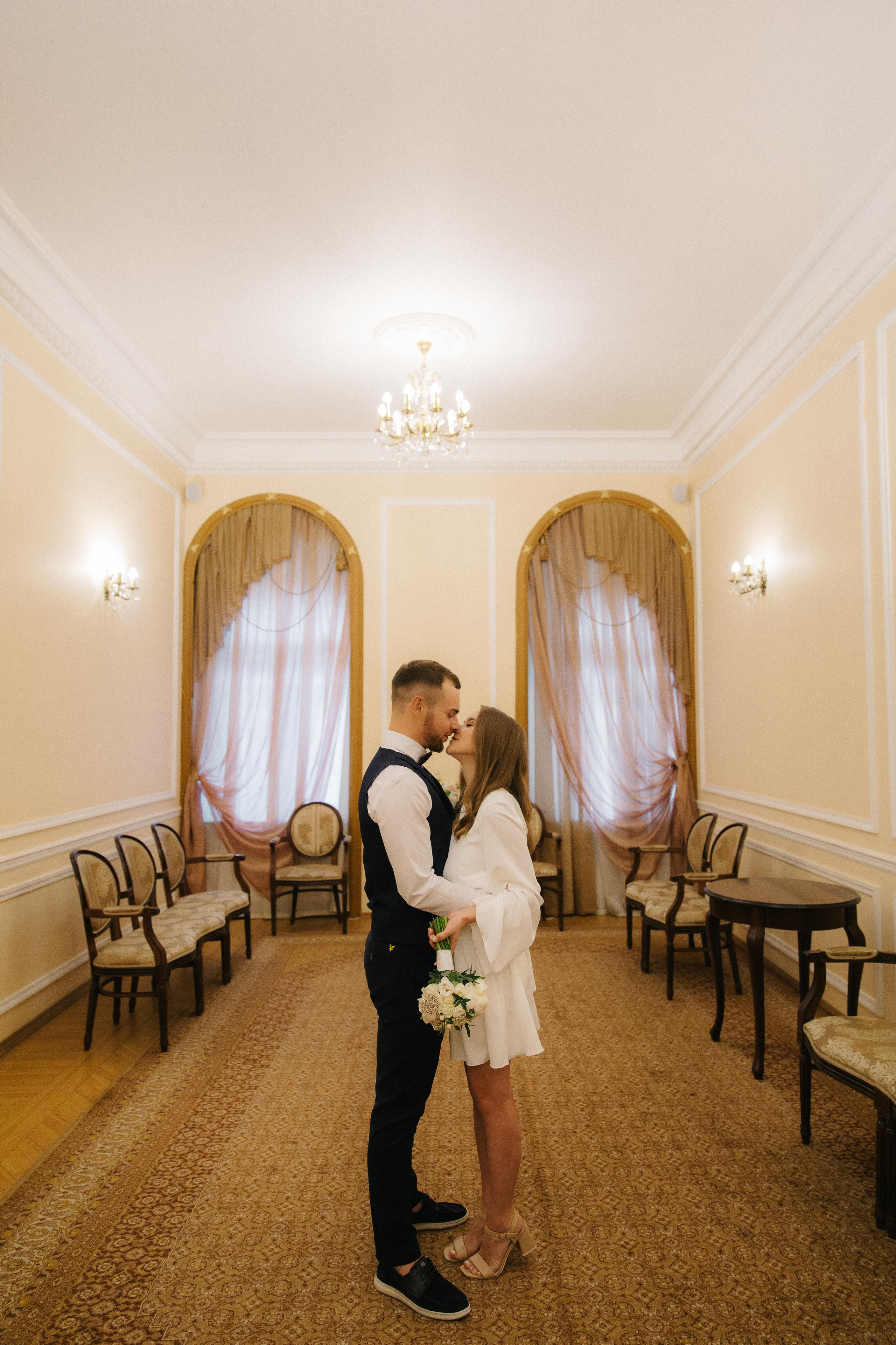 ПЕТРОГРАДСКИЙ ЗАГС | Август, Лопухинский сад, Петропавловка. Свадебный фотограф в Санкт-Петербурге Полина Корзухина