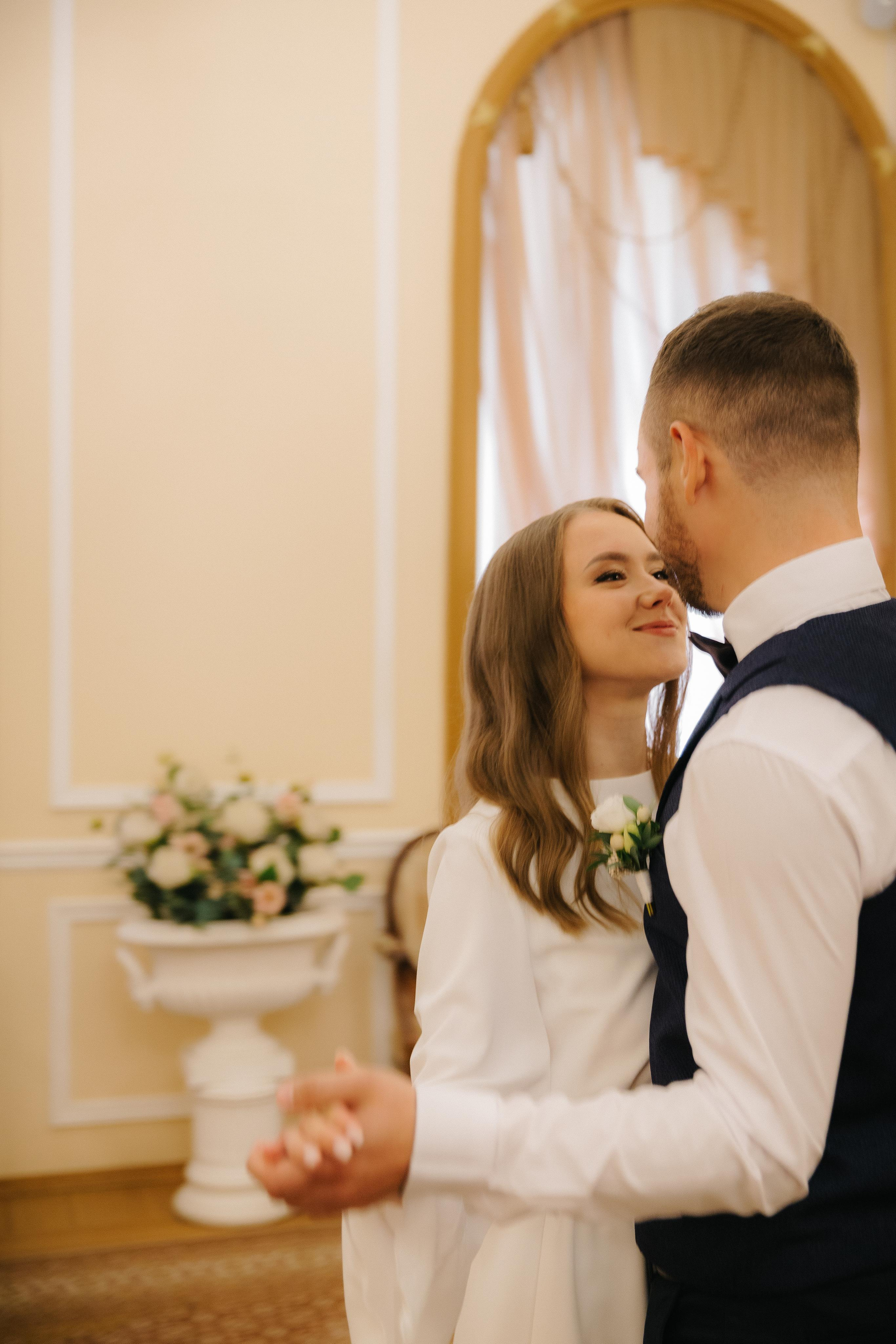 ПЕТРОГРАДСКИЙ ЗАГС | Август, Лопухинский сад, Петропавловка. Свадебный фотограф в Санкт-Петербурге Полина Корзухина