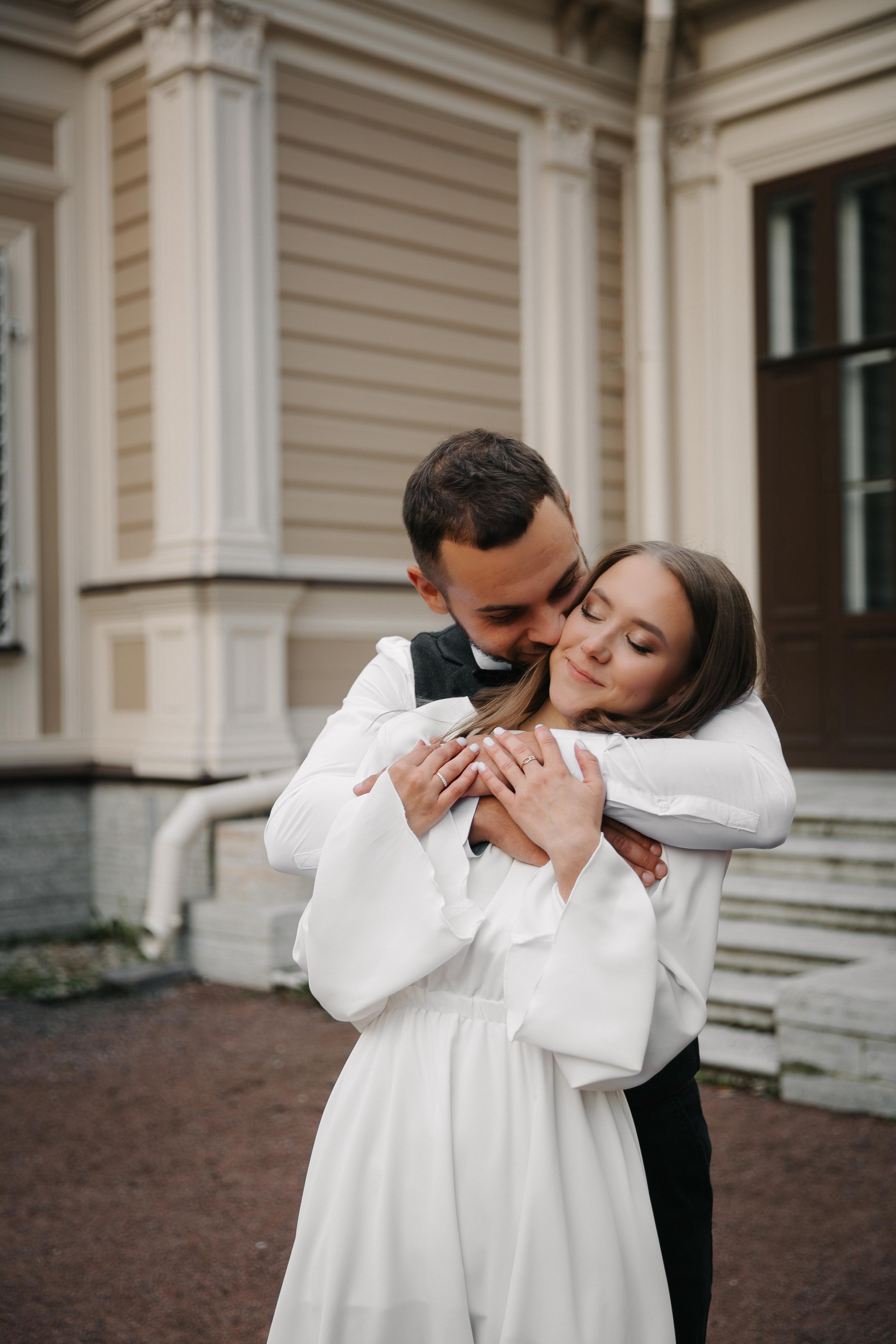 ПЕТРОГРАДСКИЙ ЗАГС | Август, Лопухинский сад, Петропавловка. Свадебный фотограф в Санкт-Петербурге Полина Корзухина