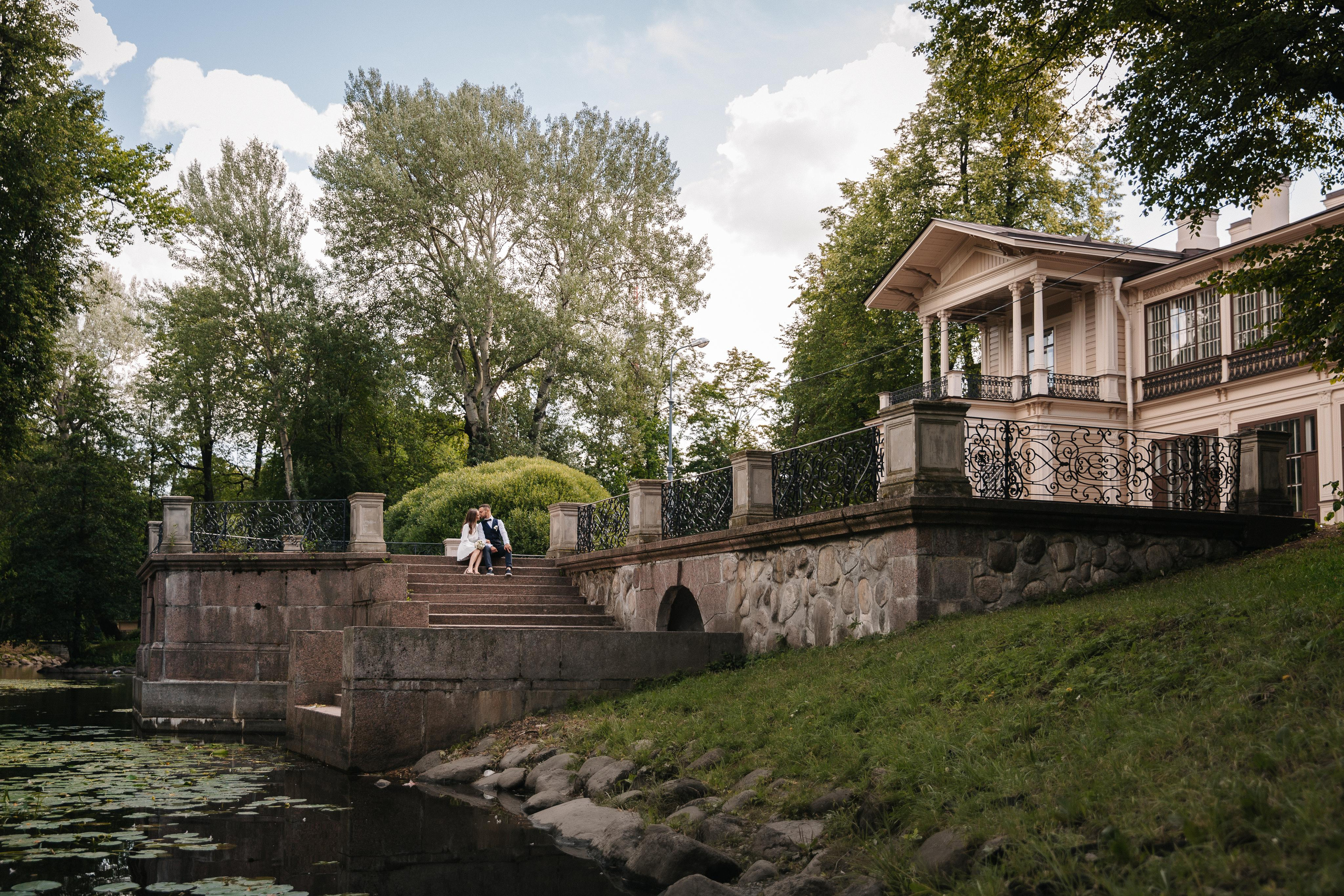 ПЕТРОГРАДСКИЙ ЗАГС | Август, Лопухинский сад, Петропавловка. Свадебный фотограф в Санкт-Петербурге Полина Корзухина