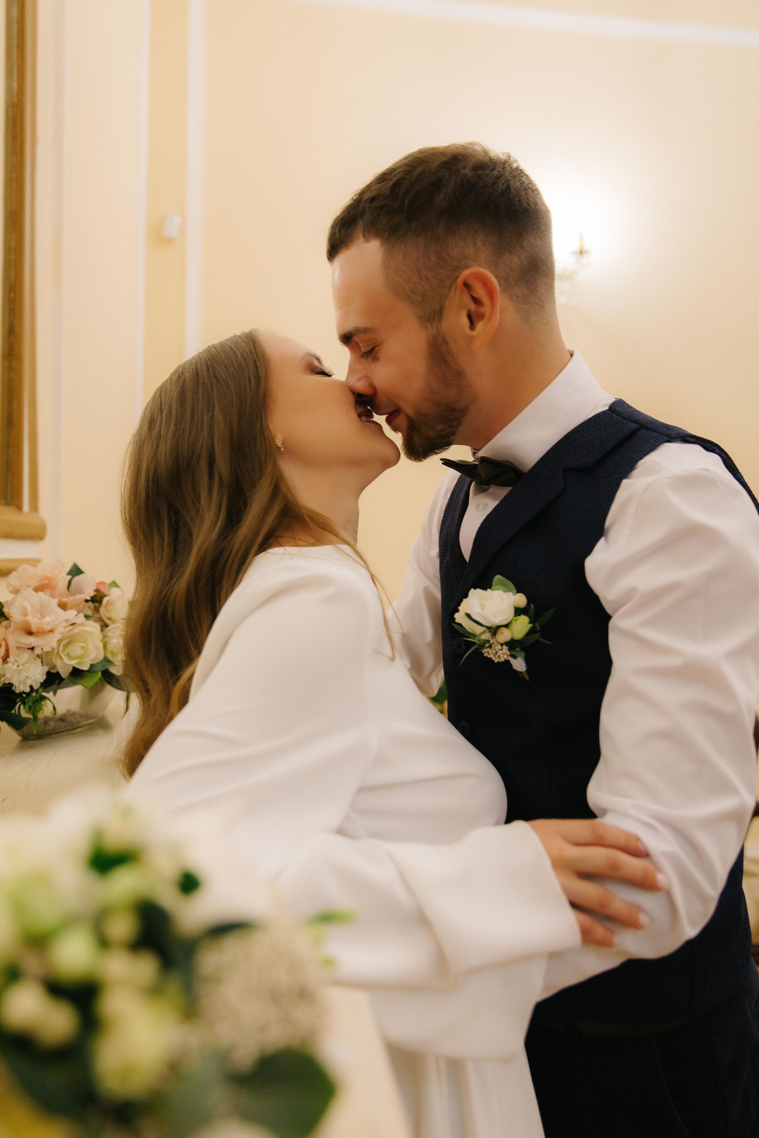 ПЕТРОГРАДСКИЙ ЗАГС | Август, Лопухинский сад, Петропавловка. Свадебный фотограф в Санкт-Петербурге Полина Корзухина