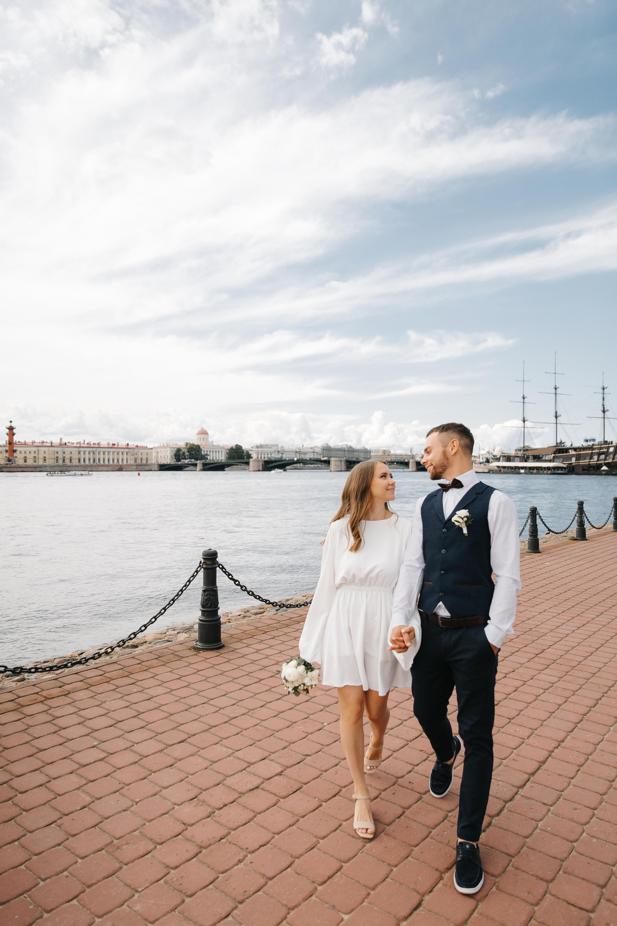 ПЕТРОГРАДСКИЙ ЗАГС | Август, Лопухинский сад, Петропавловка. Свадебный фотограф в Санкт-Петербурге Полина Корзухина