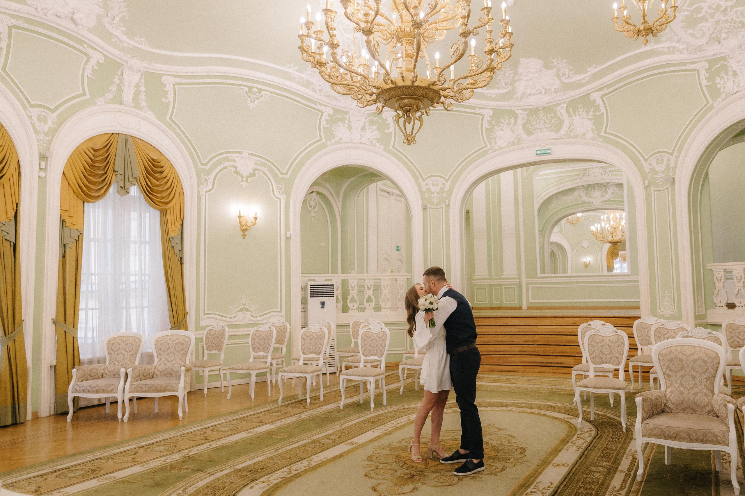 ПЕТРОГРАДСКИЙ ЗАГС | Август, Лопухинский сад, Петропавловка. Свадебный фотограф в Санкт-Петербурге Полина Корзухина