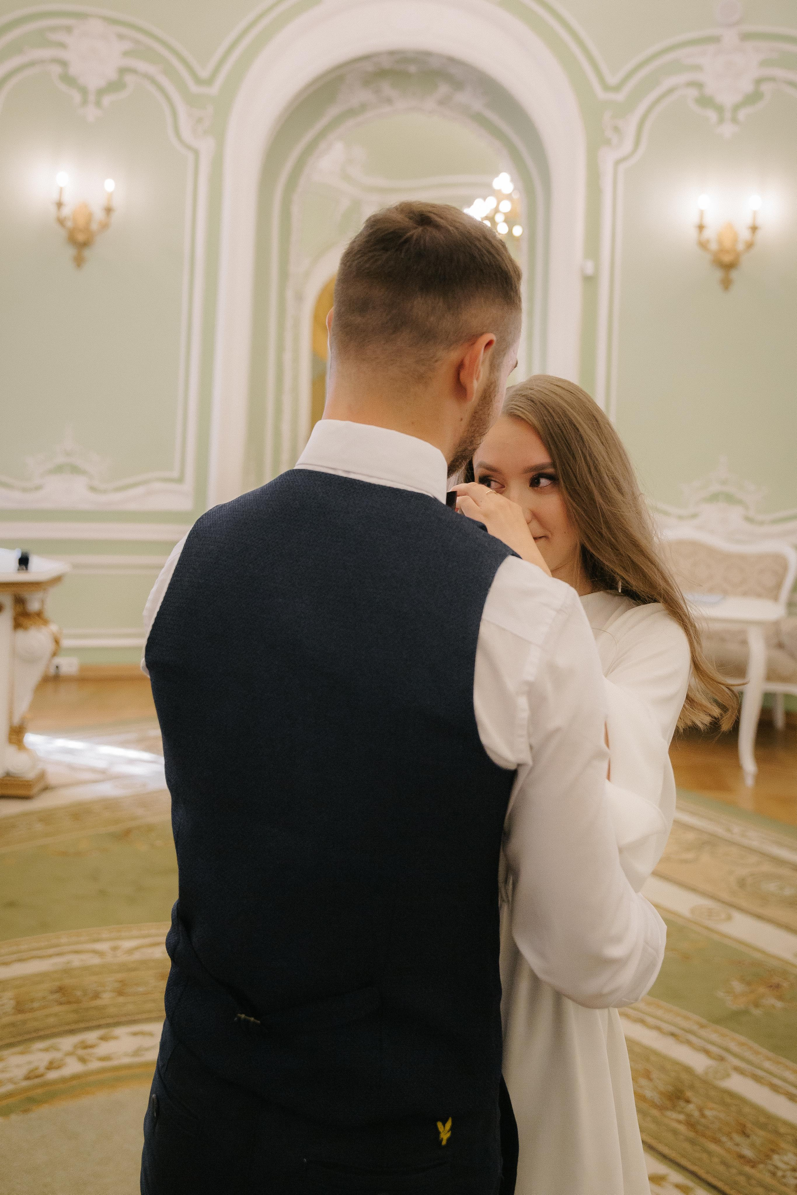 ПЕТРОГРАДСКИЙ ЗАГС | Август, Лопухинский сад, Петропавловка. Свадебный фотограф в Санкт-Петербурге Полина Корзухина