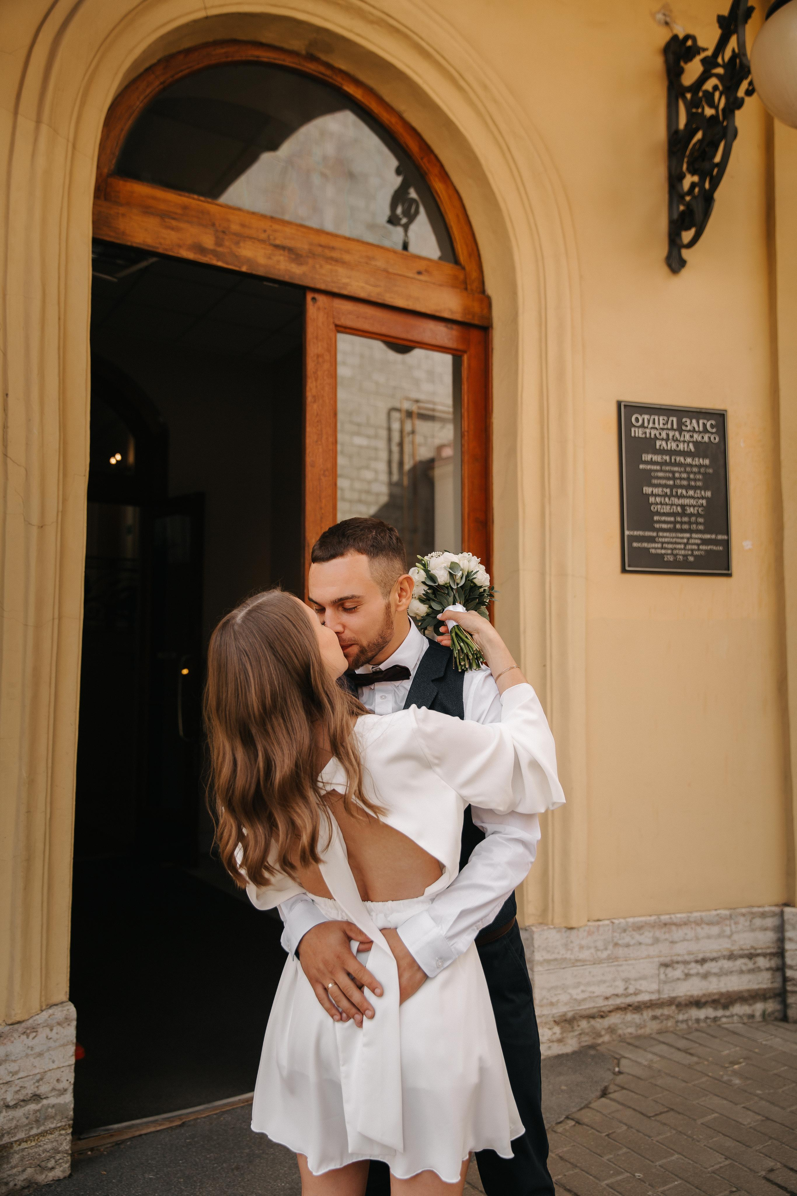 ПЕТРОГРАДСКИЙ ЗАГС | Август, Лопухинский сад, Петропавловка. Свадебный фотограф в Санкт-Петербурге Полина Корзухина