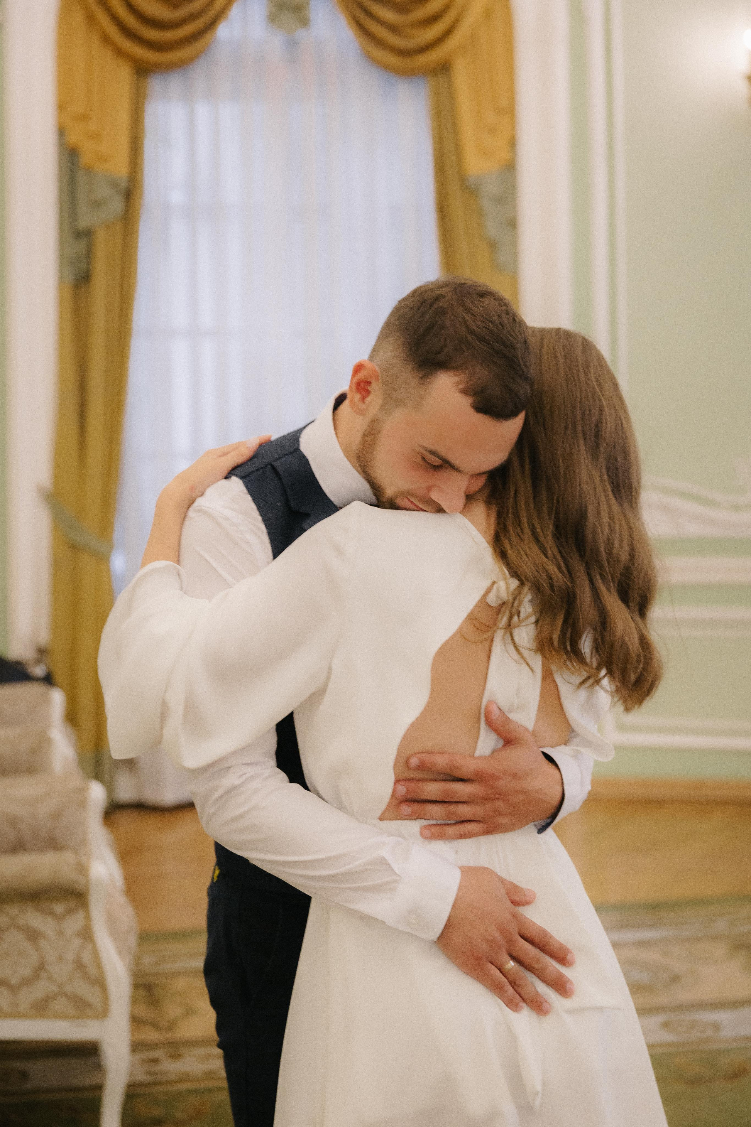 ПЕТРОГРАДСКИЙ ЗАГС | Август, Лопухинский сад, Петропавловка. Свадебный фотограф в Санкт-Петербурге Полина Корзухина
