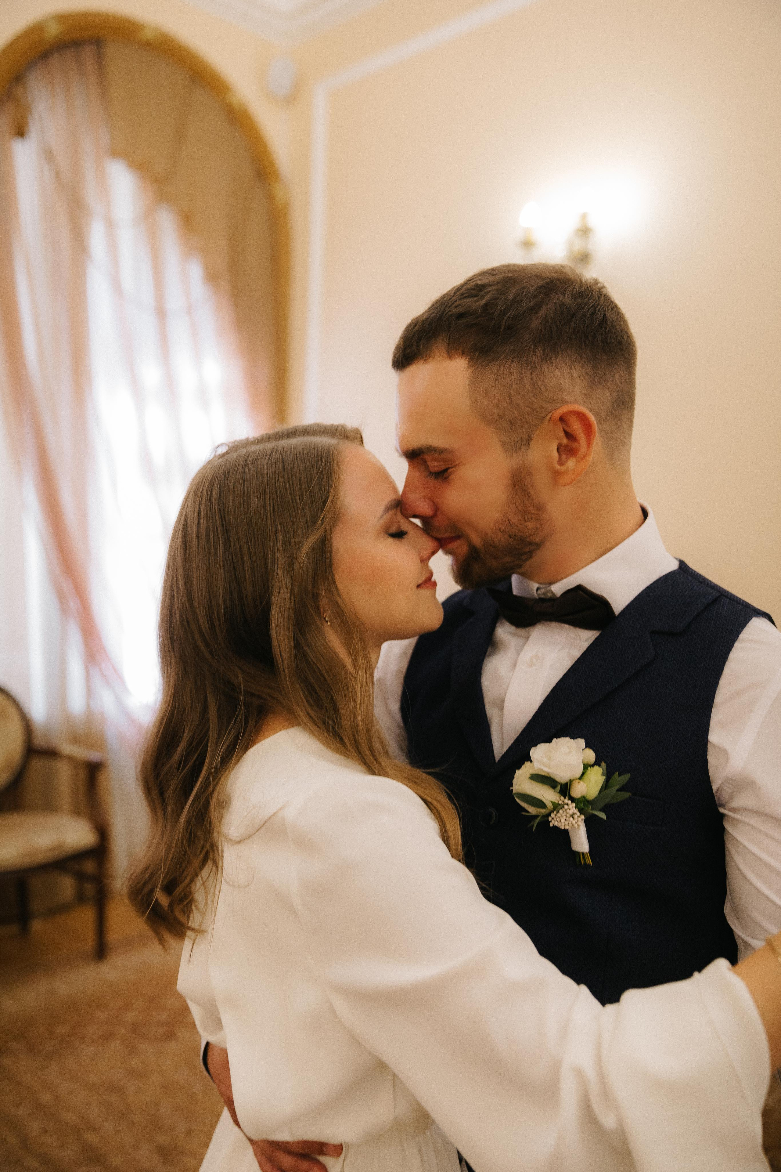 ПЕТРОГРАДСКИЙ ЗАГС | Август, Лопухинский сад, Петропавловка. Свадебный фотограф в Санкт-Петербурге Полина Корзухина