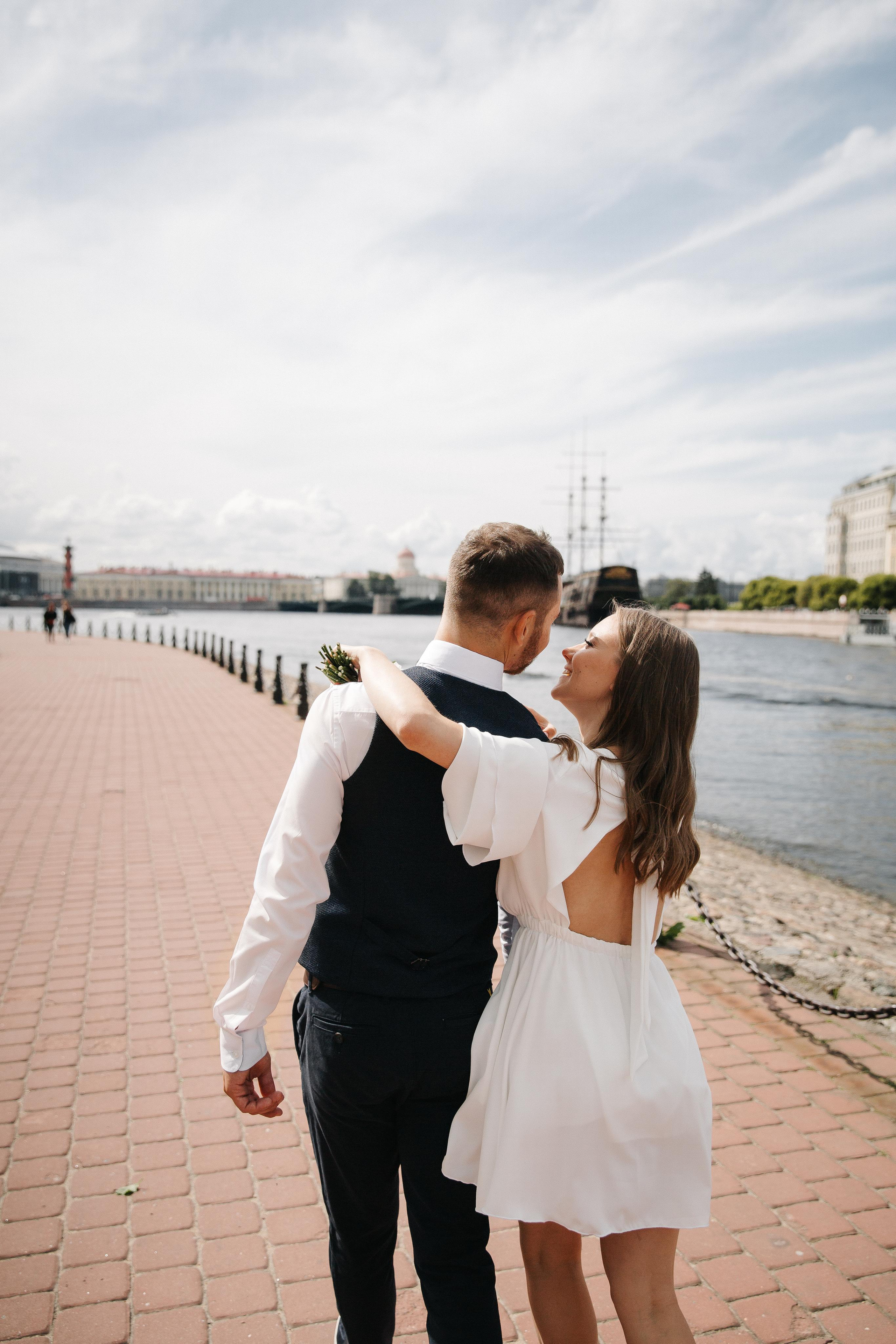 ПЕТРОГРАДСКИЙ ЗАГС | Август, Лопухинский сад, Петропавловка. Свадебный фотограф в Санкт-Петербурге Полина Корзухина