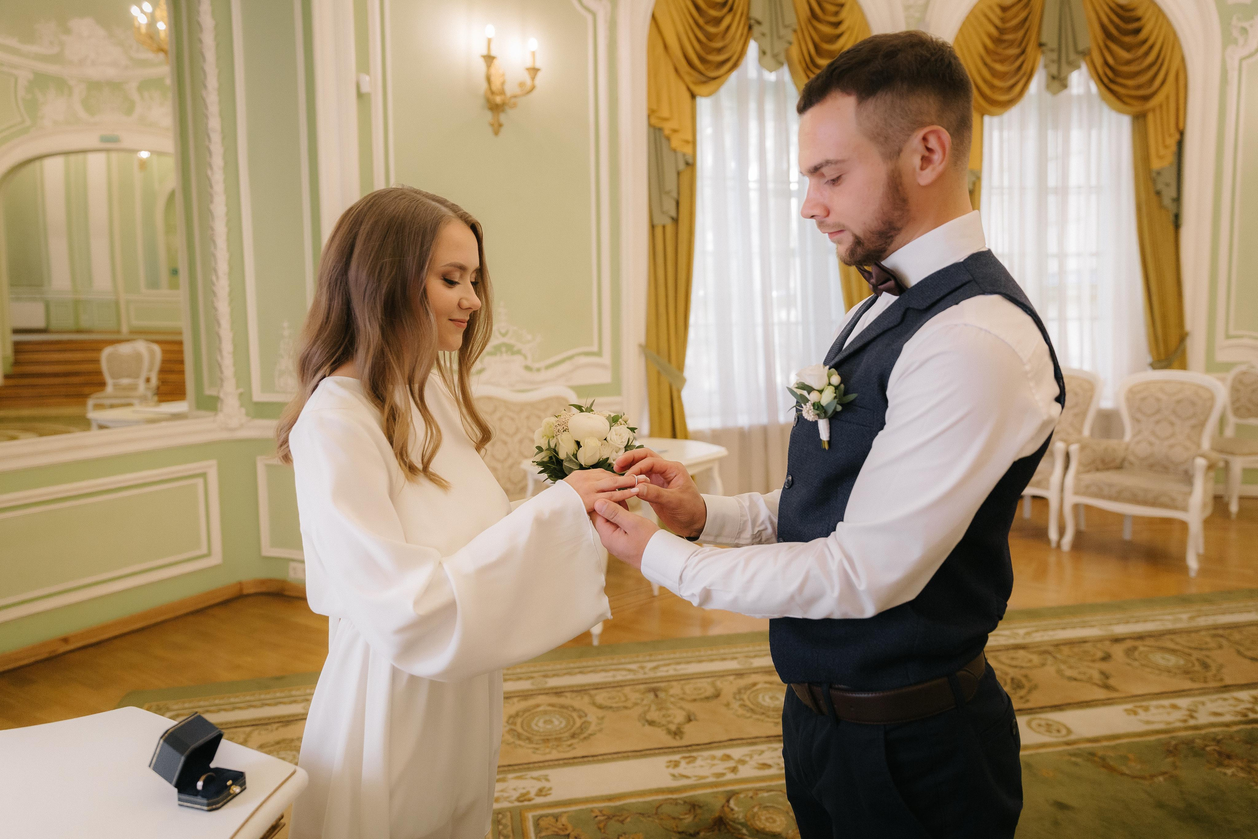 ПЕТРОГРАДСКИЙ ЗАГС | Август, Лопухинский сад, Петропавловка. Свадебный фотограф в Санкт-Петербурге Полина Корзухина