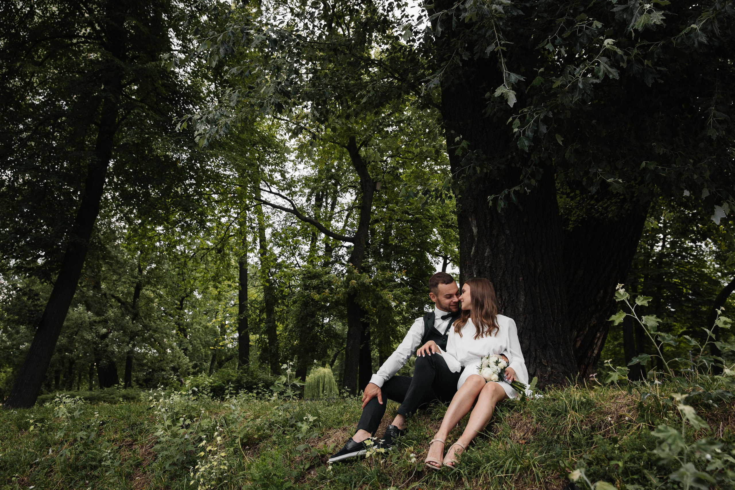 ПЕТРОГРАДСКИЙ ЗАГС | Август, Лопухинский сад, Петропавловка. Свадебный фотограф в Санкт-Петербурге Полина Корзухина