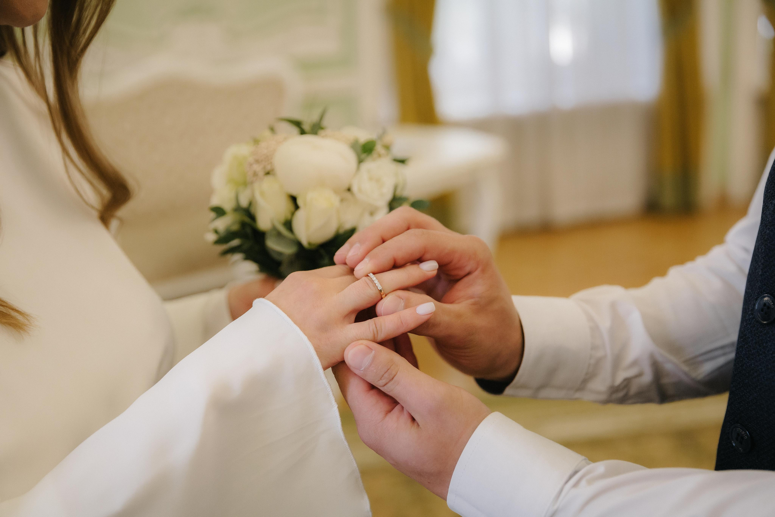 ПЕТРОГРАДСКИЙ ЗАГС | Август, Лопухинский сад, Петропавловка. Свадебный фотограф в Санкт-Петербурге Полина Корзухина