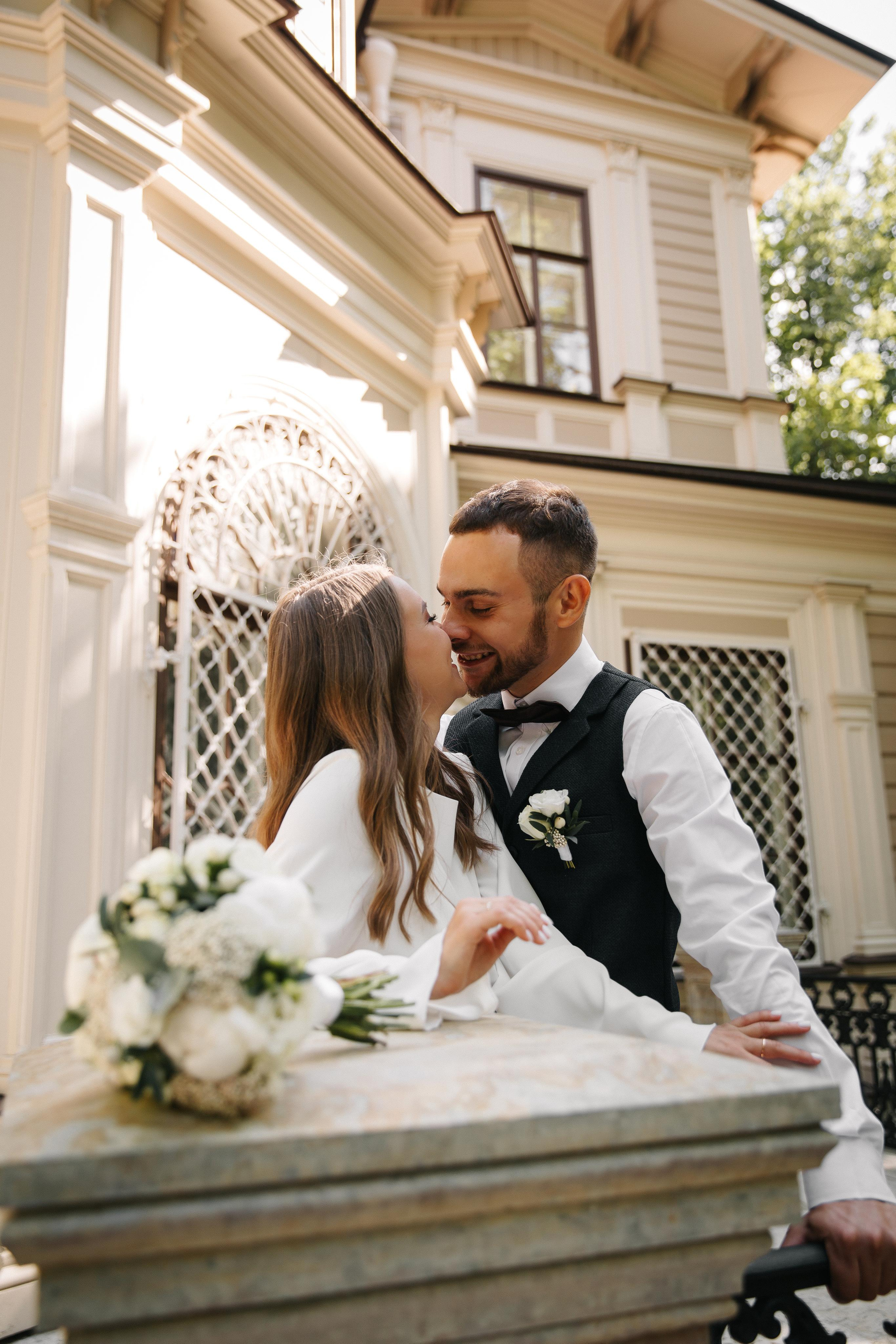 ПЕТРОГРАДСКИЙ ЗАГС | Август, Лопухинский сад, Петропавловка. Свадебный фотограф в Санкт-Петербурге Полина Корзухина