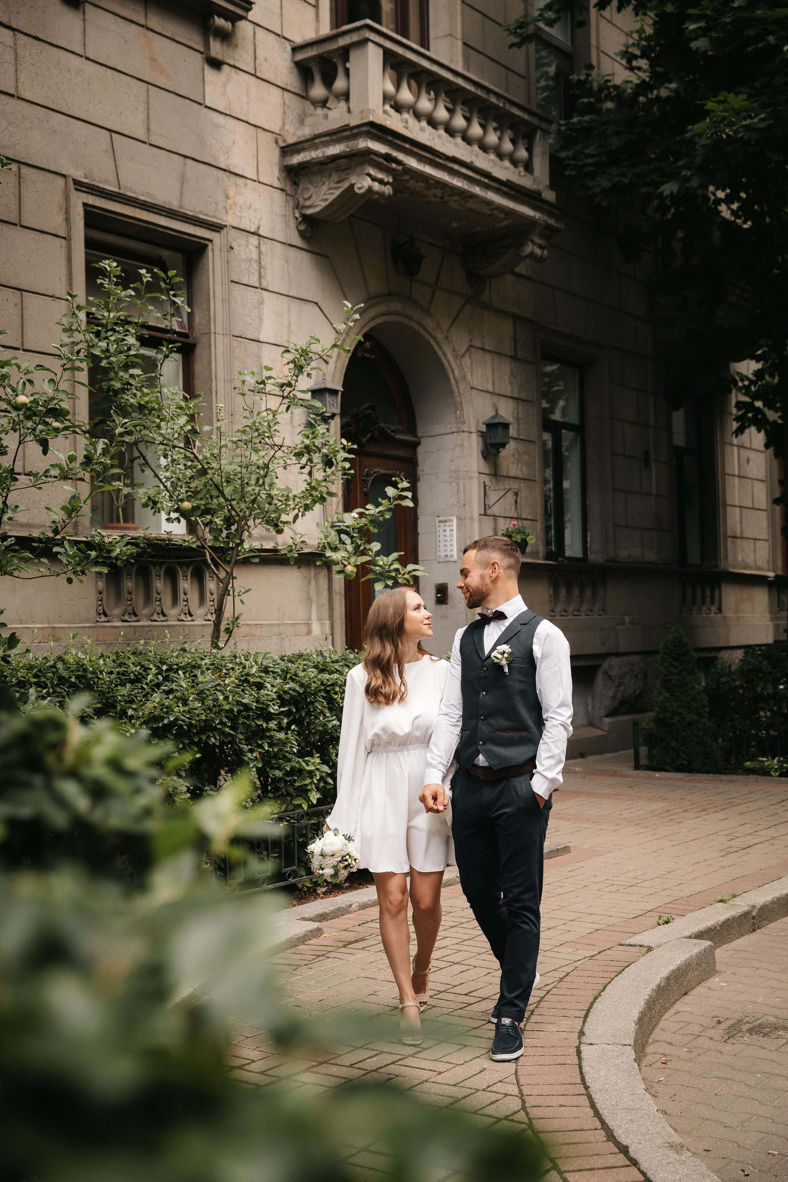 ПЕТРОГРАДСКИЙ ЗАГС | Август, Лопухинский сад, Петропавловка. Свадебный фотограф в Санкт-Петербурге Полина Корзухина