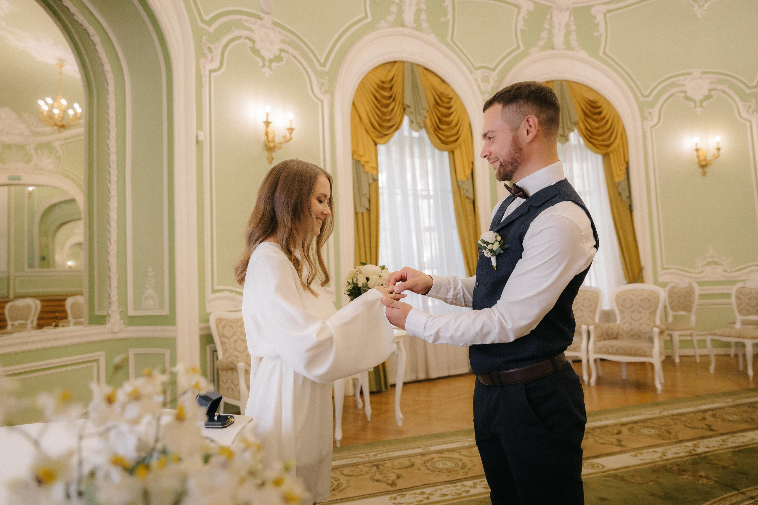 ПЕТРОГРАДСКИЙ ЗАГС | Август, Лопухинский сад, Петропавловка. Свадебный фотограф в Санкт-Петербурге Полина Корзухина