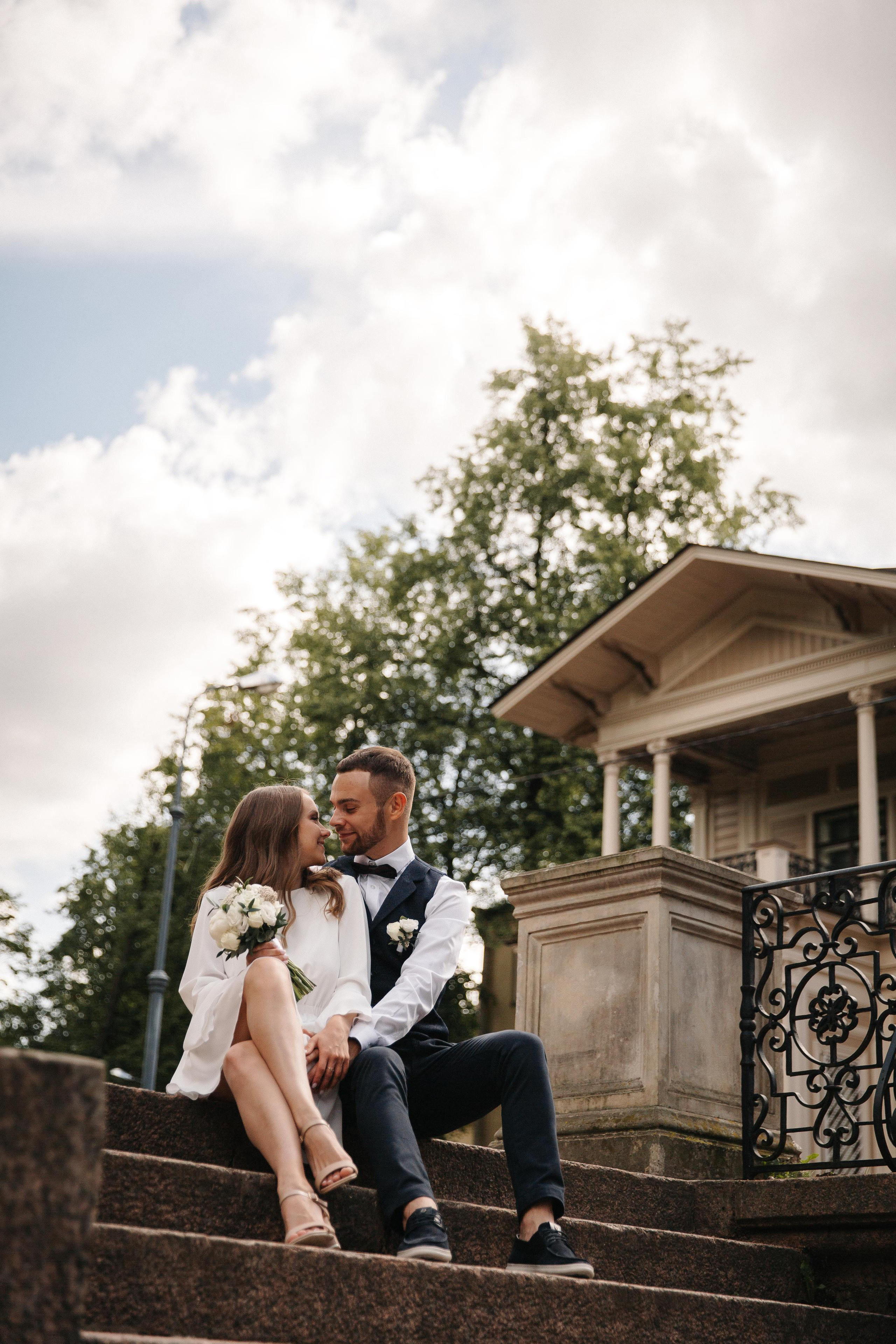 ПЕТРОГРАДСКИЙ ЗАГС | Август, Лопухинский сад, Петропавловка. Свадебный фотограф в Санкт-Петербурге Полина Корзухина