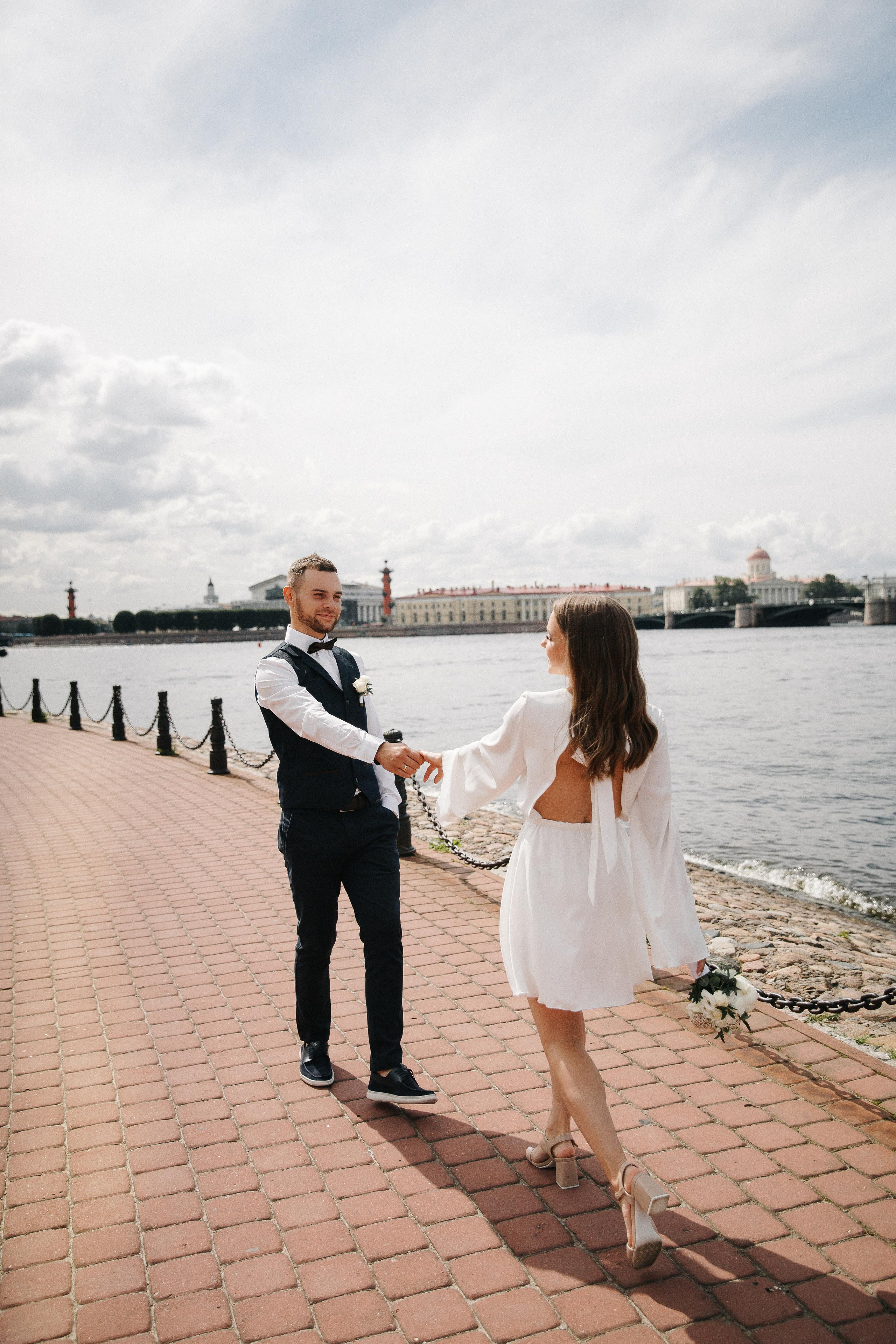 ПЕТРОГРАДСКИЙ ЗАГС | Август, Лопухинский сад, Петропавловка. Свадебный фотограф в Санкт-Петербурге Полина Корзухина