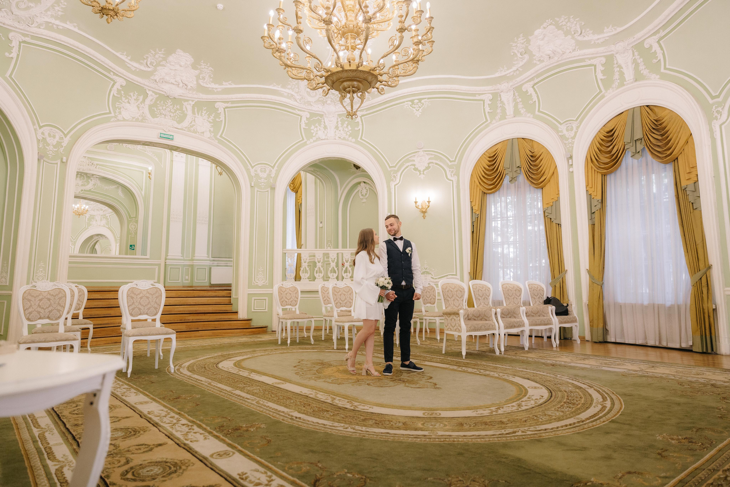 ПЕТРОГРАДСКИЙ ЗАГС | Август, Лопухинский сад, Петропавловка. Свадебный фотограф в Санкт-Петербурге Полина Корзухина