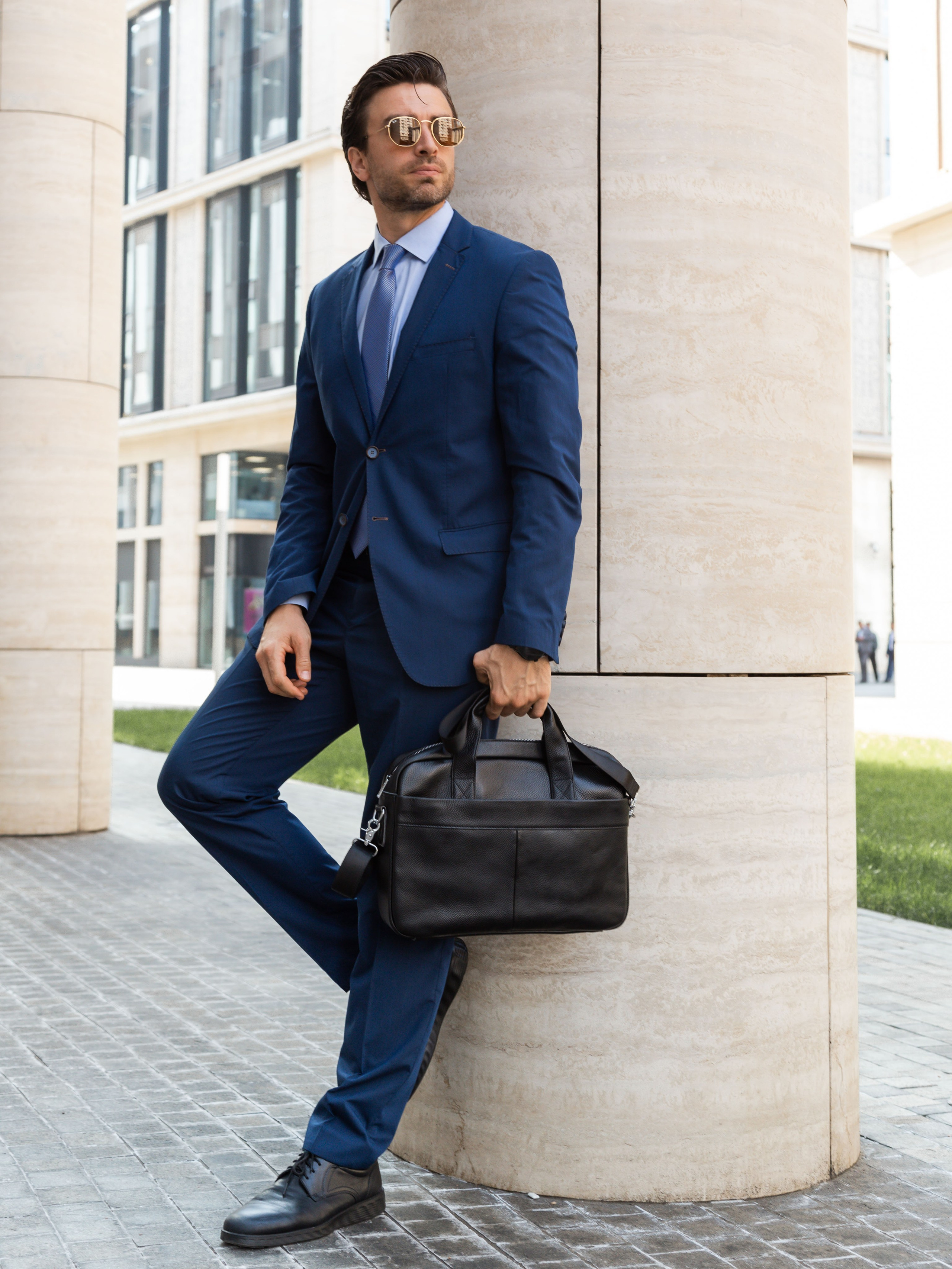 Коммерческая фотосессия мужских сумок для маркетплейсов и социальных сетей. Fashion фотограф в Санкт-Петербурге Савинова Ирина