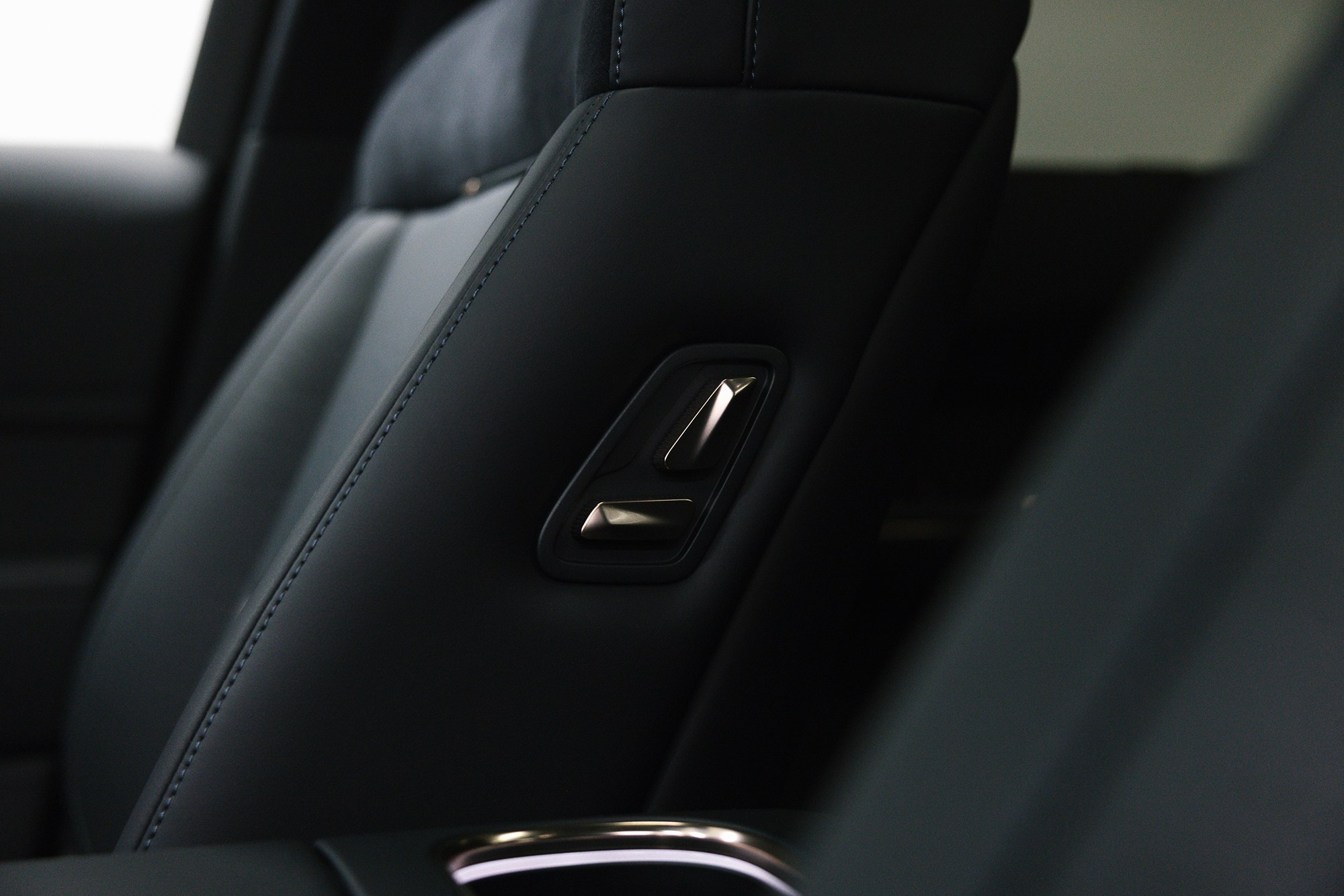 Lynk & Co 900 Ultra 2,0hyb 4WD AT (734 л. с.). Автосалон «Х-Авто»