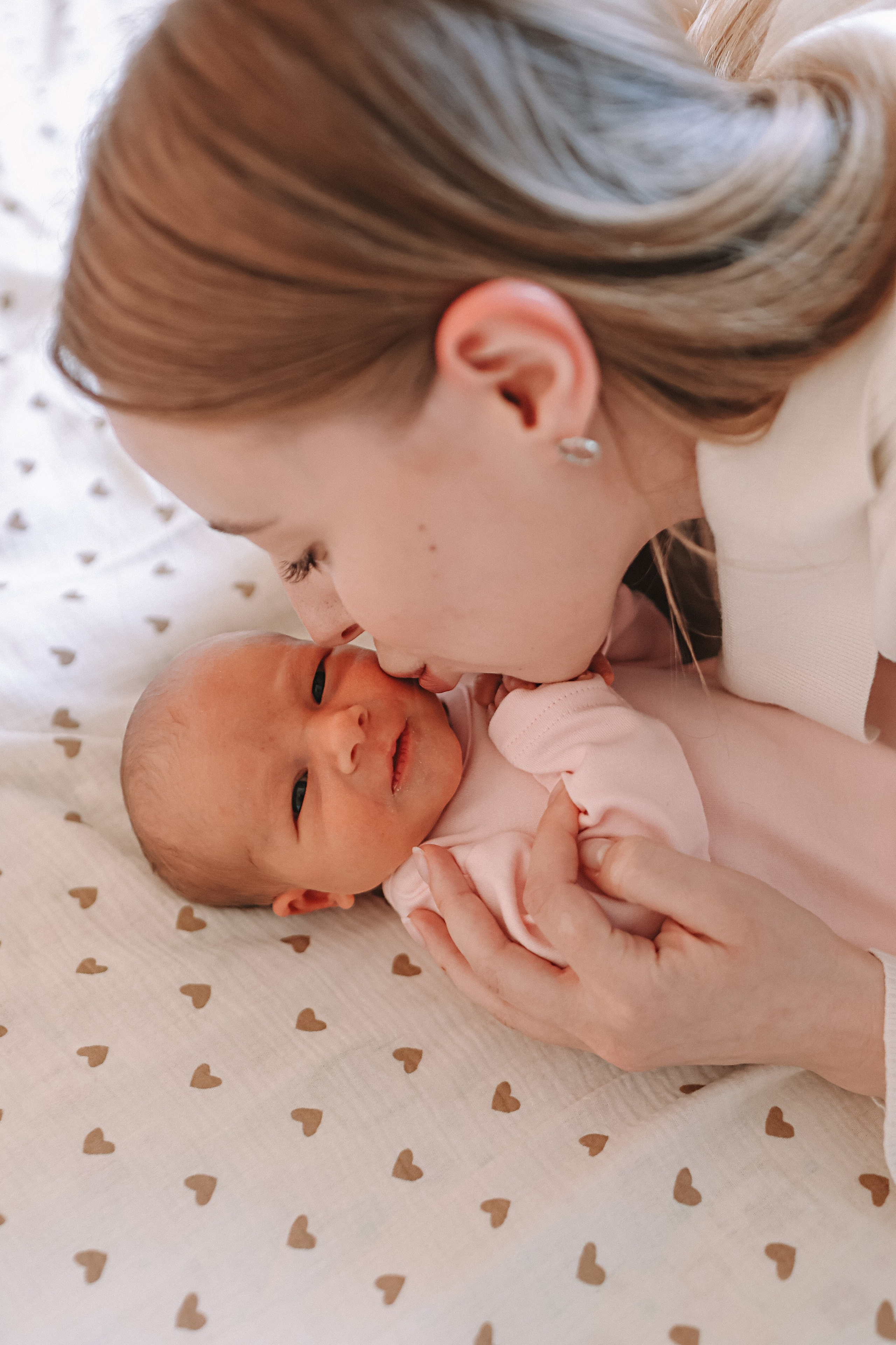 Выписка палата+внизу ПЦЭ. Семейный фотограф Тюмень, фотограф на роды Салмина Мария