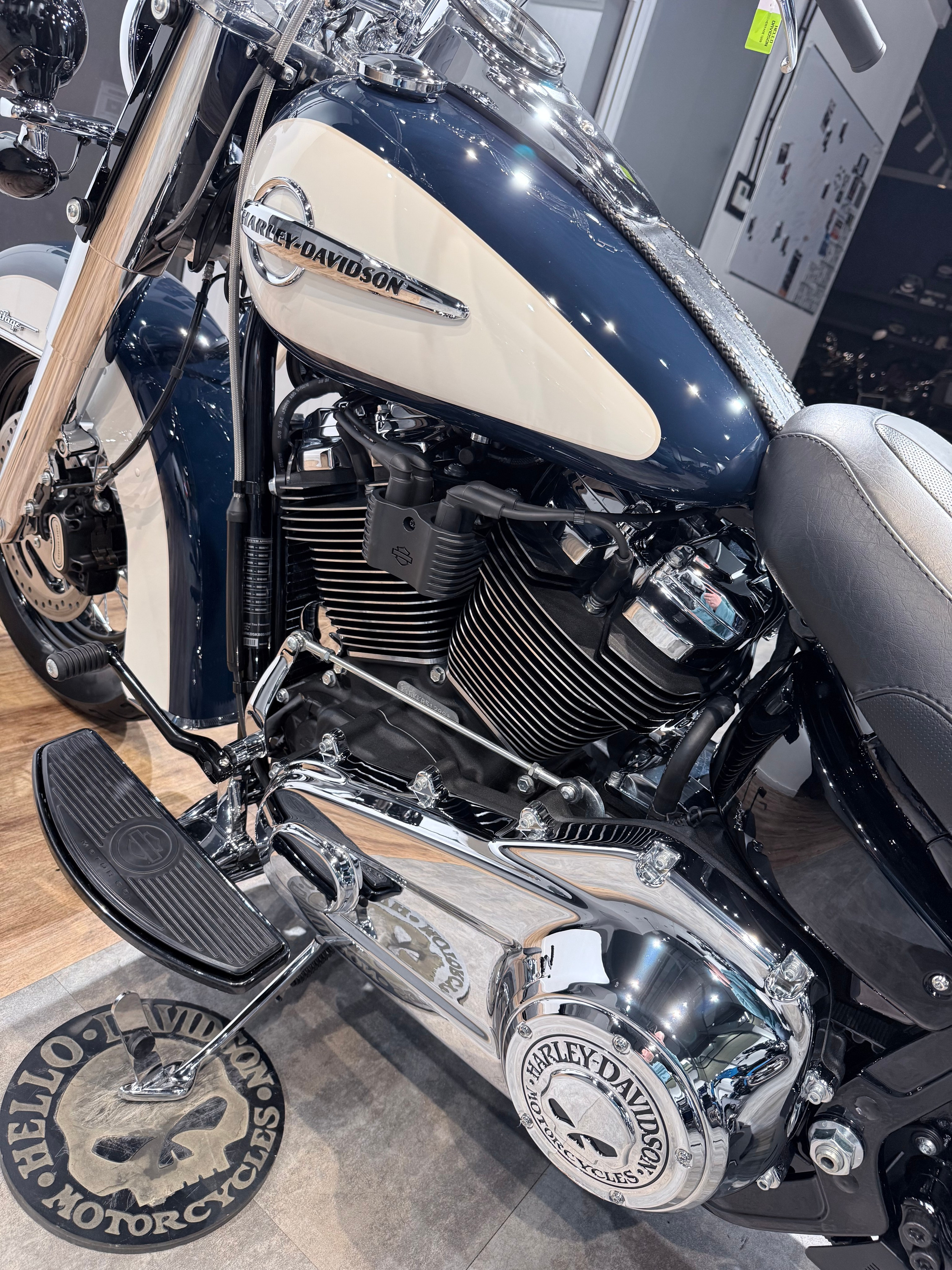 114 Heritage NEW (Billiard Blue & White). Hello Davidson, Москва. Только хорошие мотоциклы…