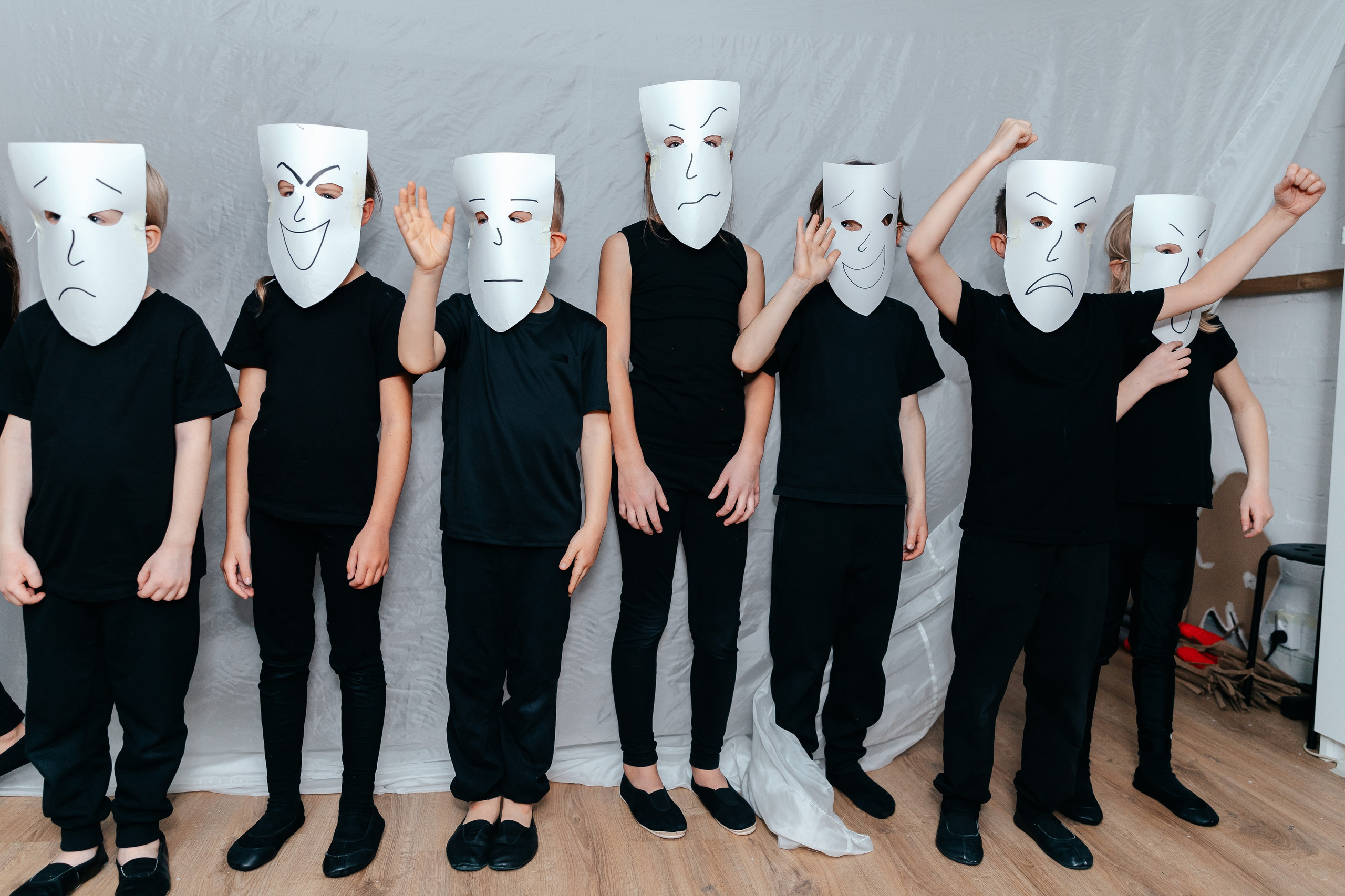 Новогодний утренник в Монтессори-школе. Семейный lifestyle фотограф в Санкт-Петербурге Людмила Пахомова