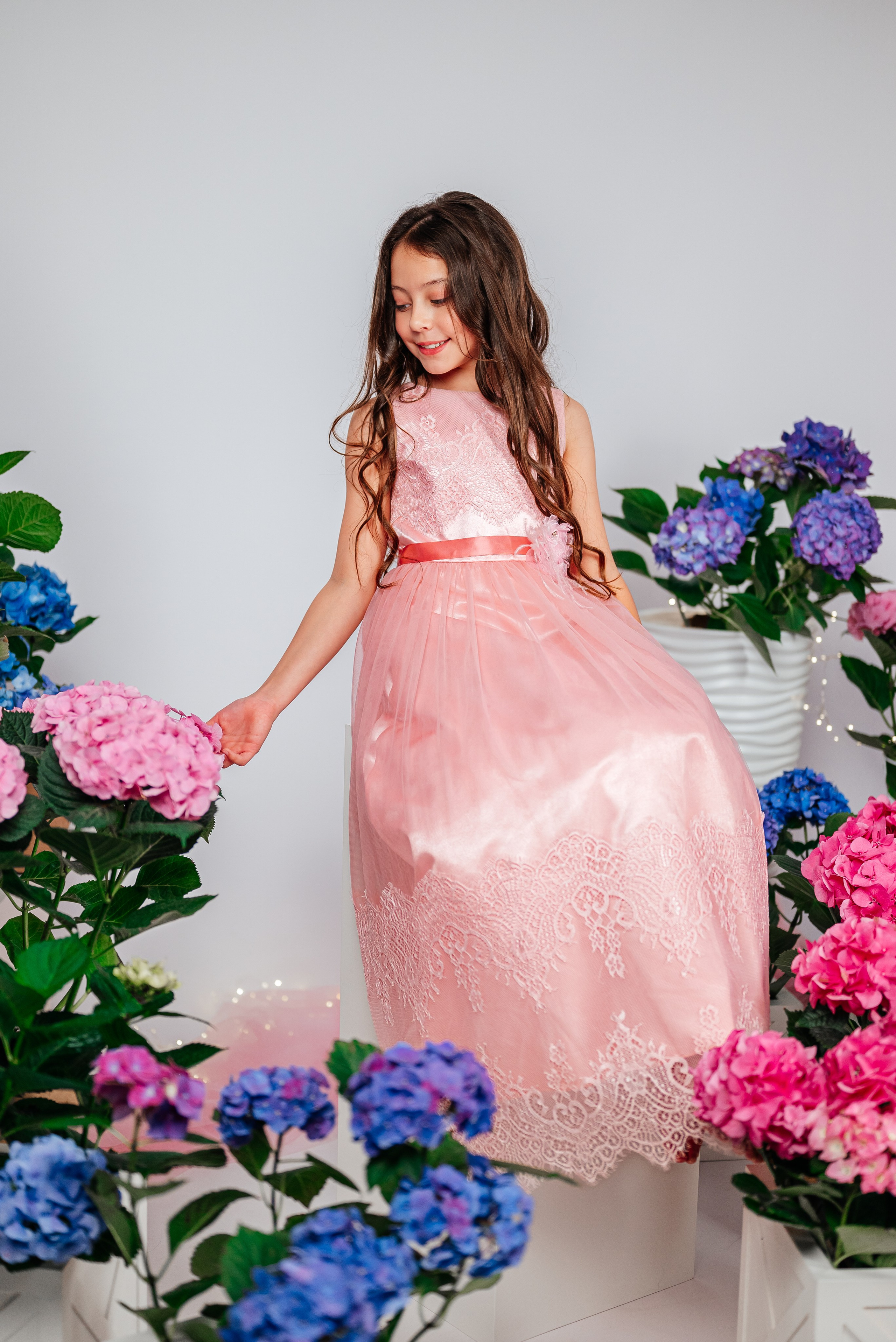 Вероника и гортензии. Семейный фотограф в Краснодаре