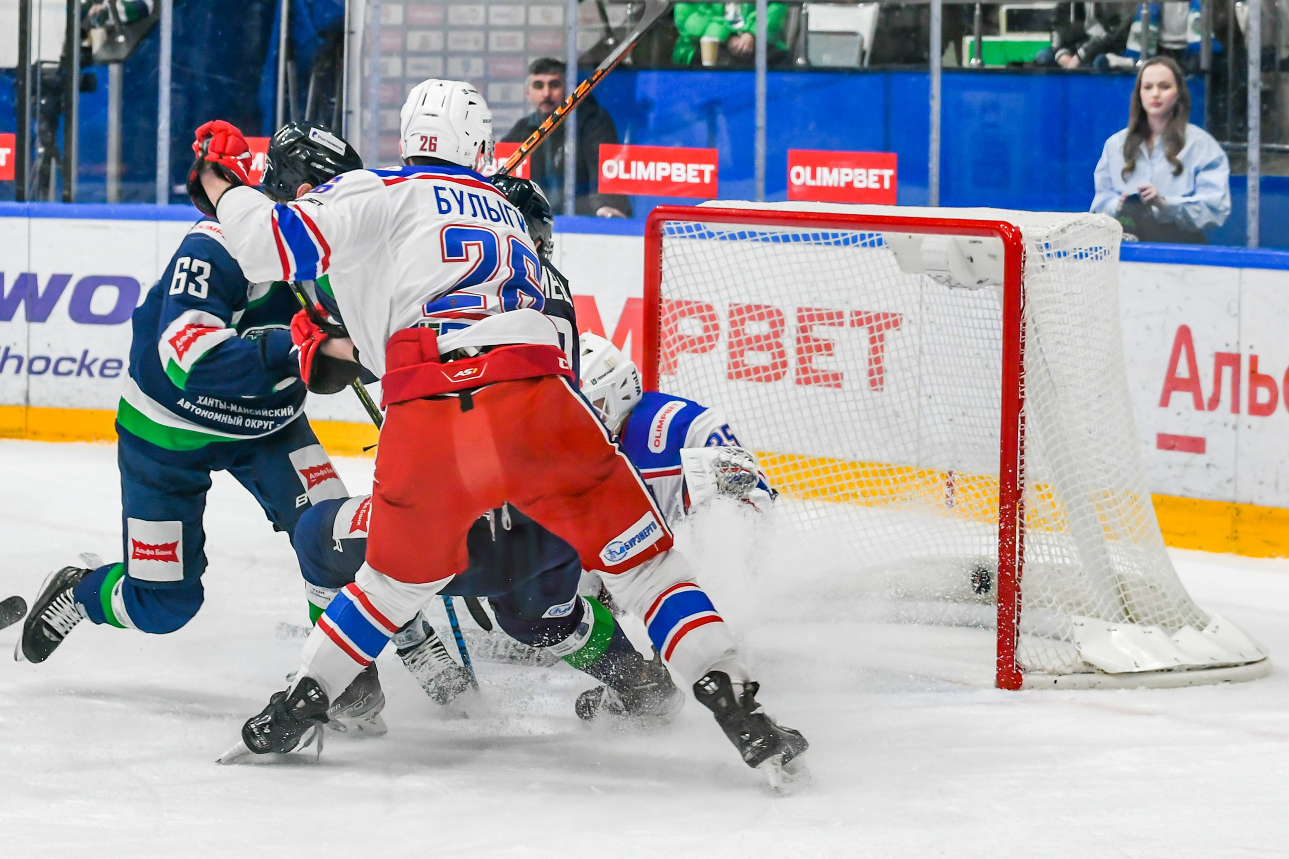 Матчи регулярного чемпионата ВХЛ. Фотограф в Ханты-Мансийске Евгений Жуланов