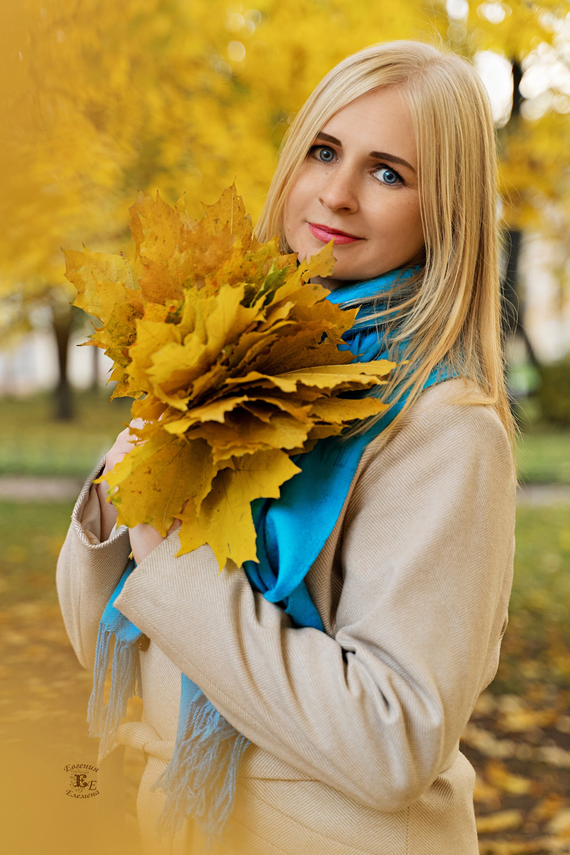 Групповая осенняя фотография. Семейный и портретный фотограф в Санкт-Петербурге Евгения Елемена
